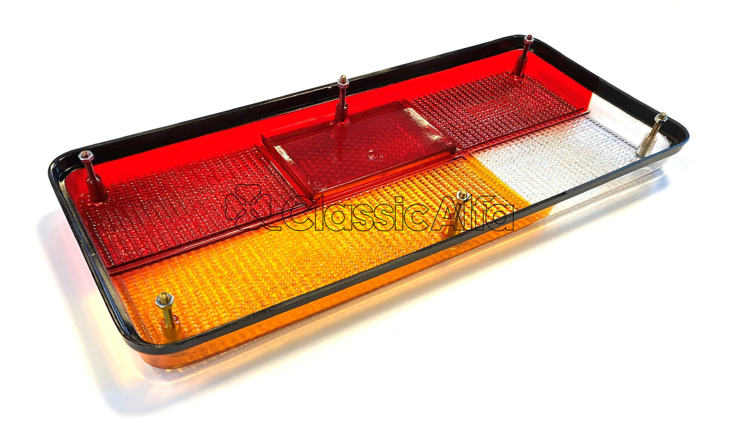 D0112 REAR LIGHT LENS RIGHT BLACK RIM 116 SALOON