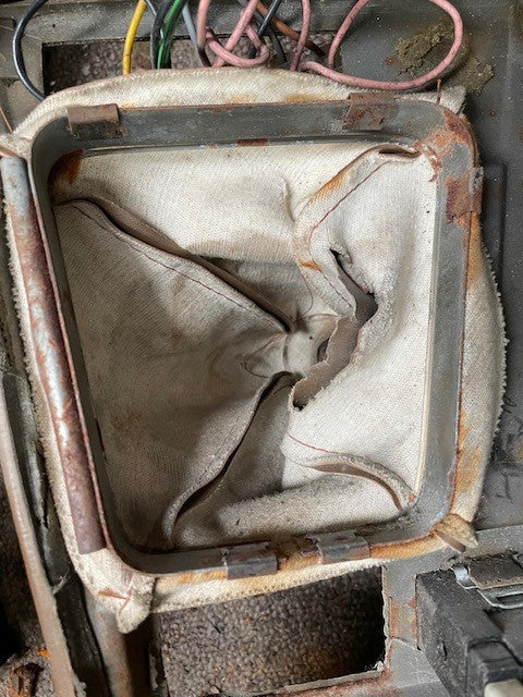 IN369 GEAR GAITER EDGE CLIP - CONSOLE SPIDERS