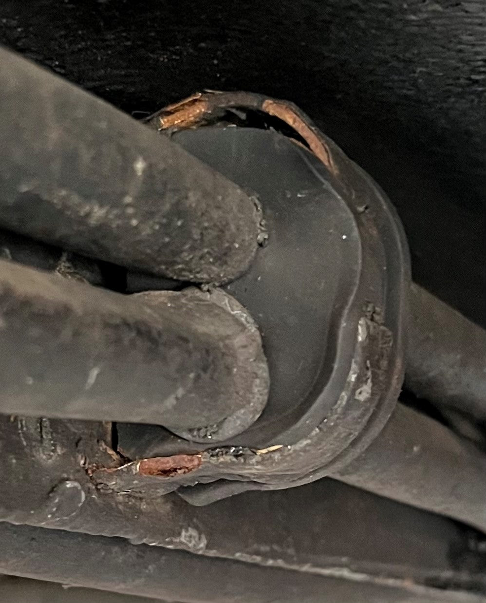 FL140 FUEL LINE SUPPORT RUBBER - INJECTION