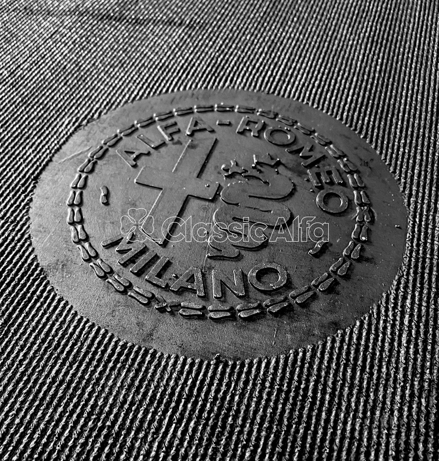 IN062 GT BOOT (TRUNK) MAIN FLOOR MAT - BLACK