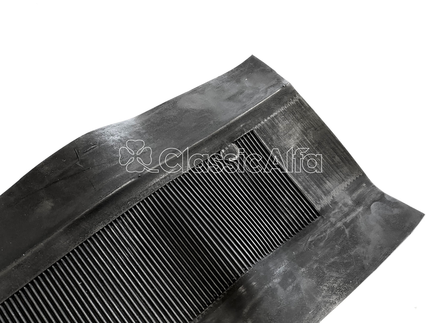 IN219 ROUNDTAIL BOOT MAT BEHIND REAR LIGHTS