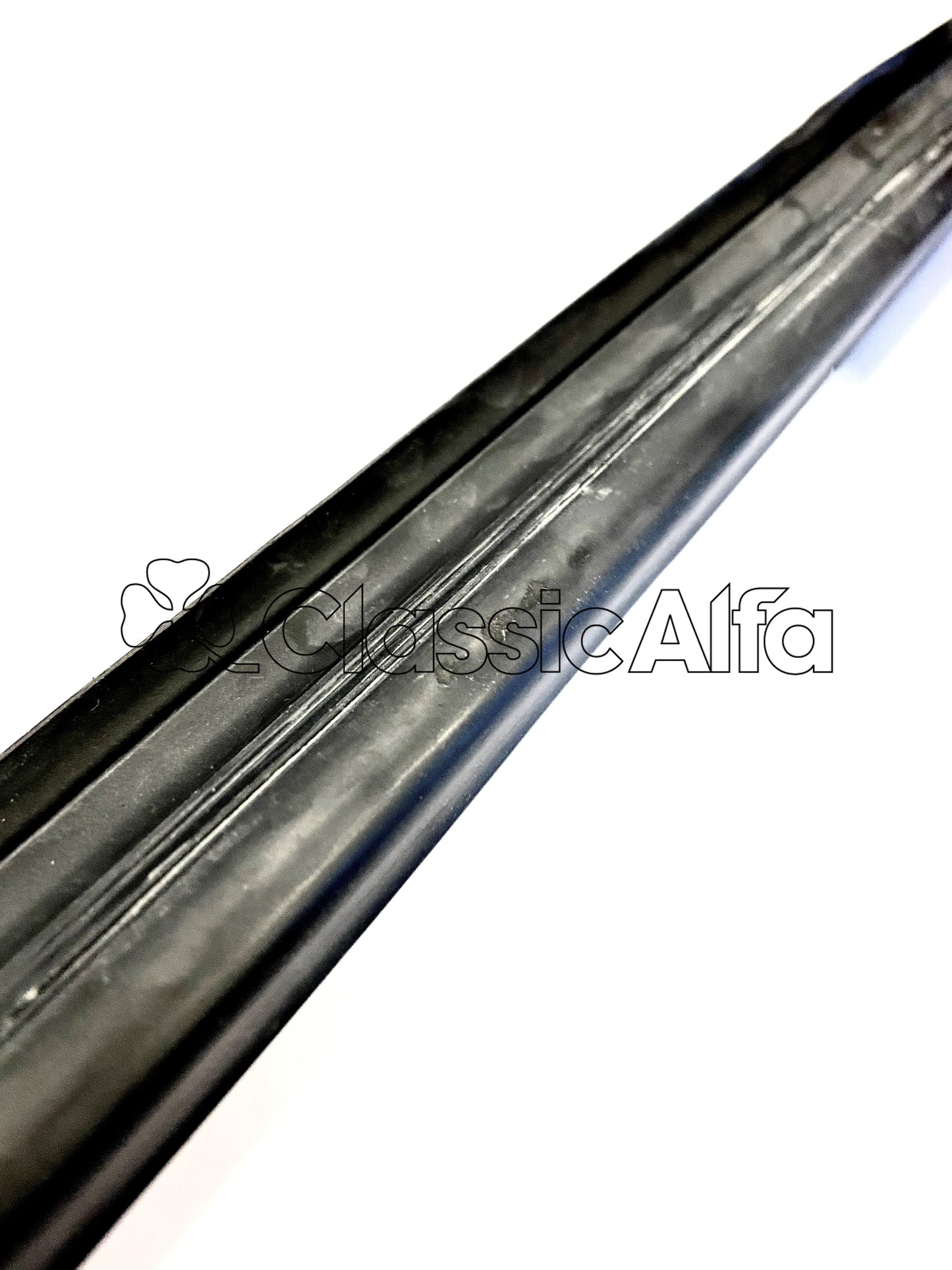 RB000 GT/GTV FRONT SCREEN SEAL