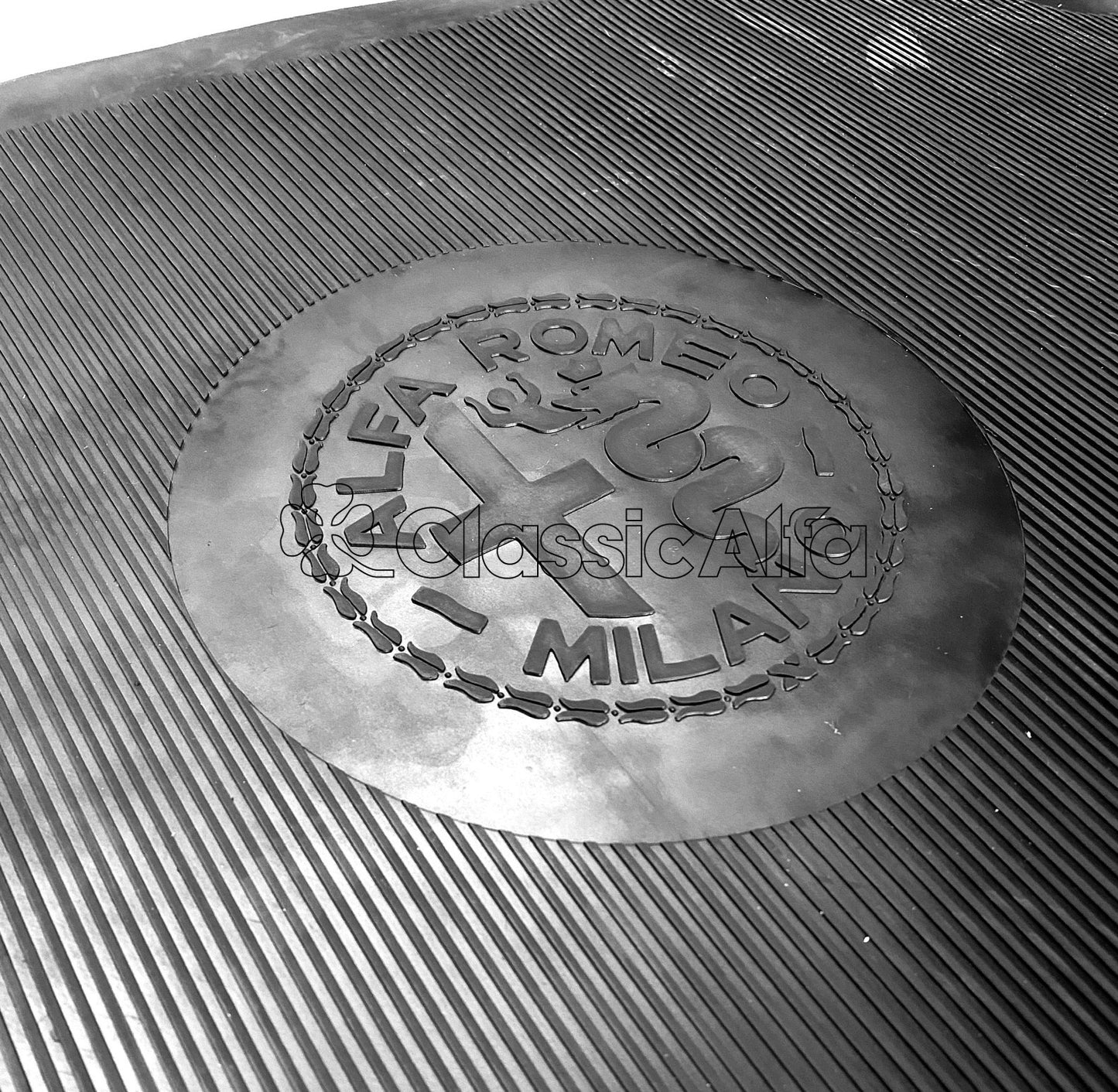 101-400 COMPLETE RUBBER MAT SET - 101 SPIDERS WITH ALFA LOGO