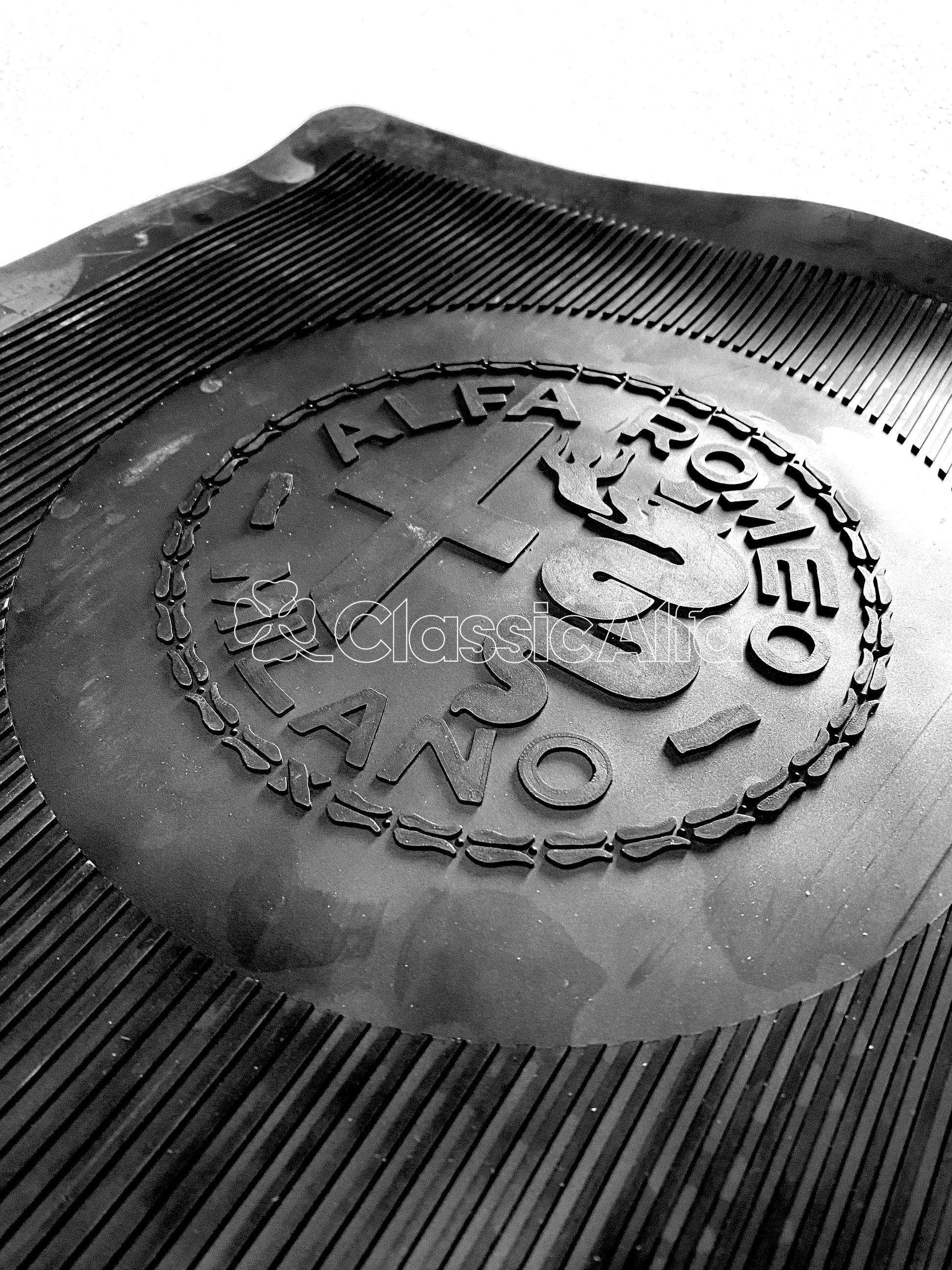 101-401 PAIR OF 101 SPIDER FLOOR MATS - WITH LOGO