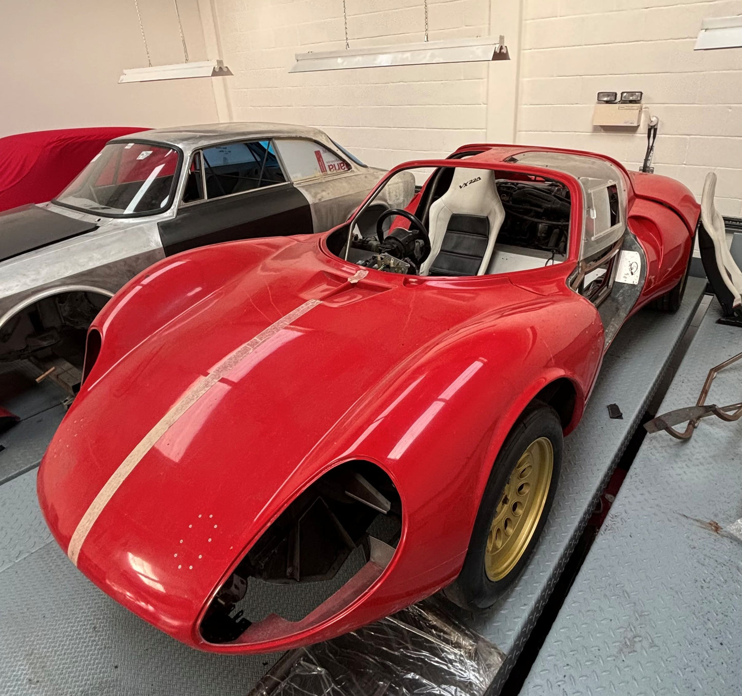 33 STRADALE BODY SET MOUNTED ON VX220 - £39,500