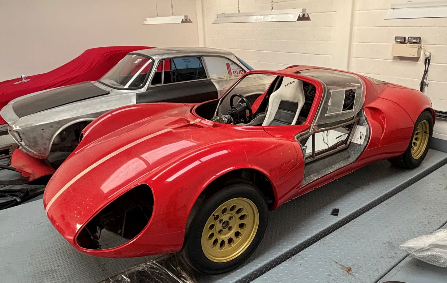 33 STRADALE BODY SET MOUNTED ON VX220 - £39,500