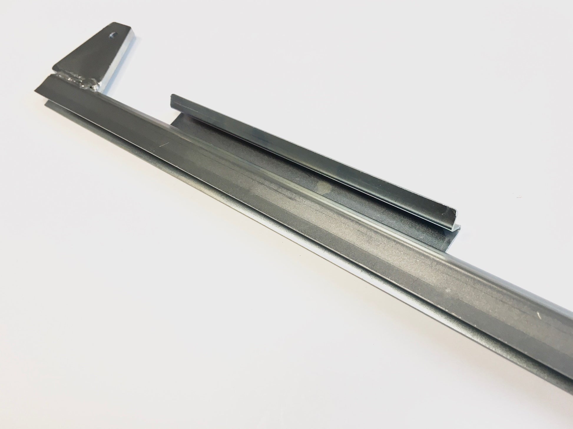 750-517 GIULIETTA SPIDER LEFT DOOR GLASS SUPPORT CHANNEL