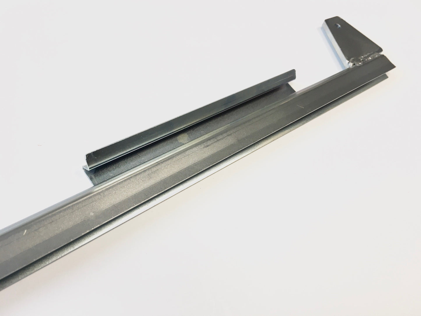 750-518 GIULIETTA SPIDER RIGHT DOOR GLASS SUPPORT CHANNEL