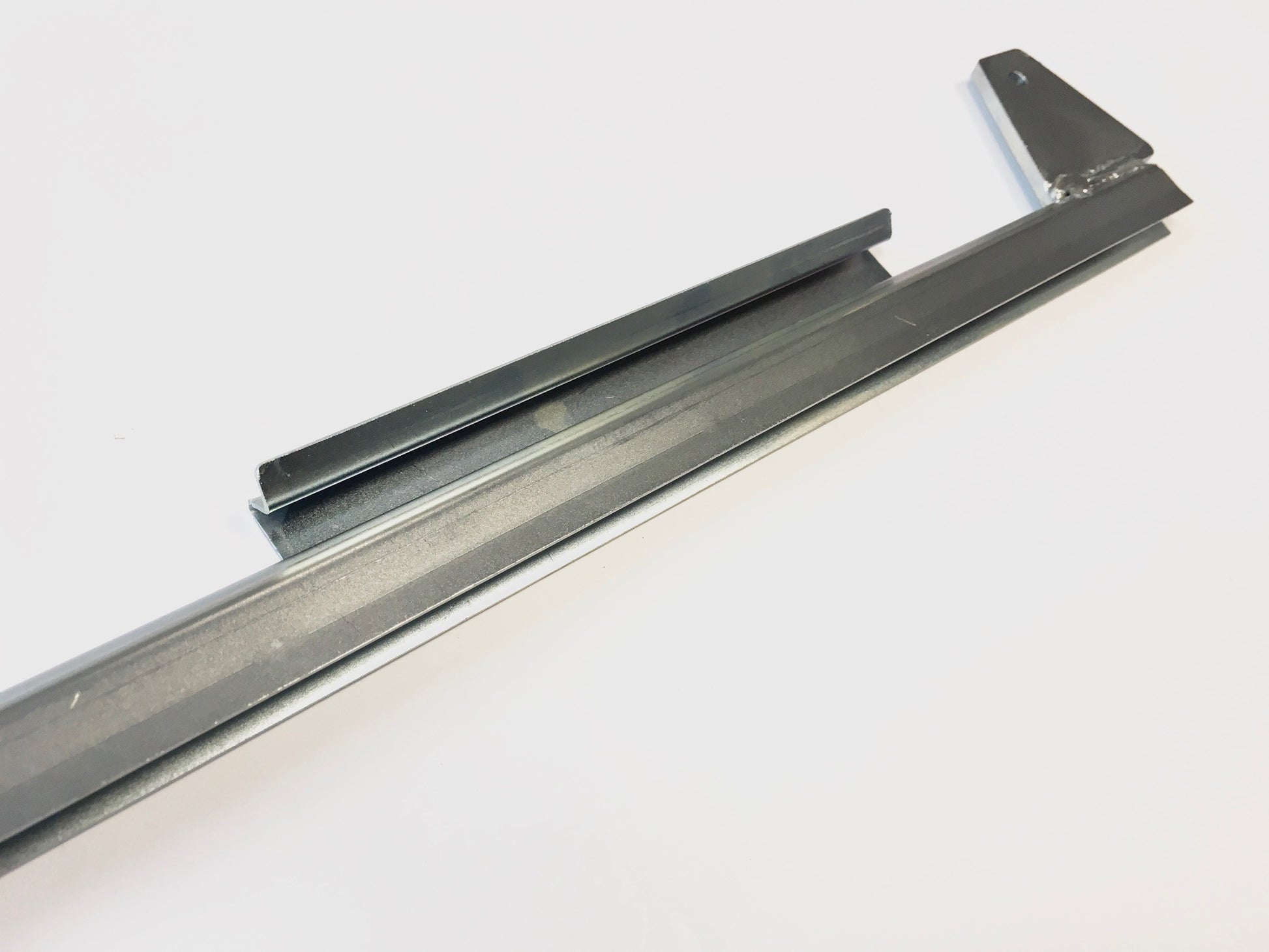 750-518 GIULIETTA SPIDER RIGHT DOOR GLASS SUPPORT CHANNEL