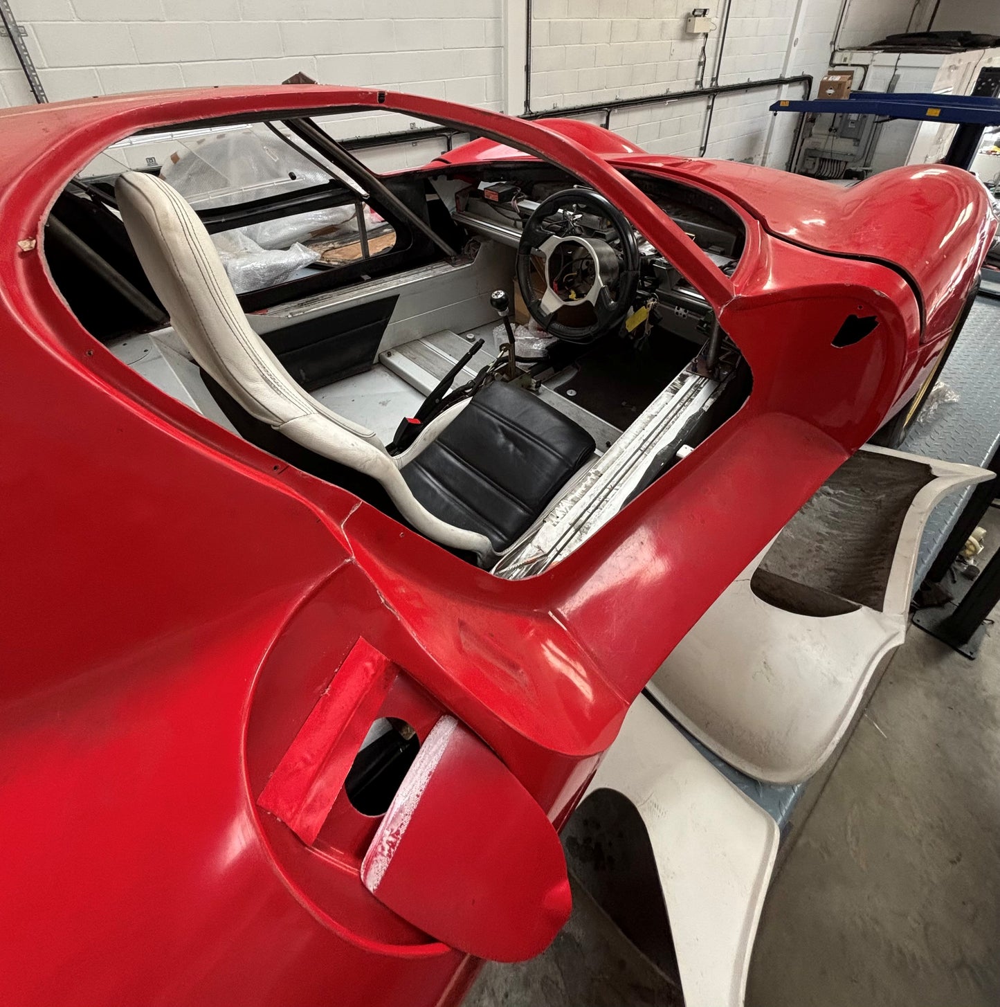 33 STRADALE BODY SET MOUNTED ON VX220 - £39,500