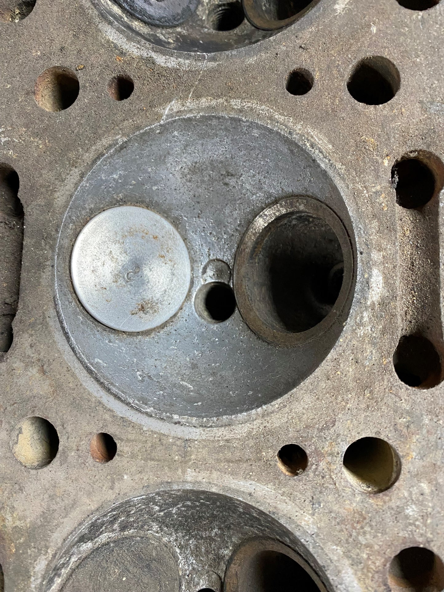 80539 USED 2600 CYLINDER HEAD