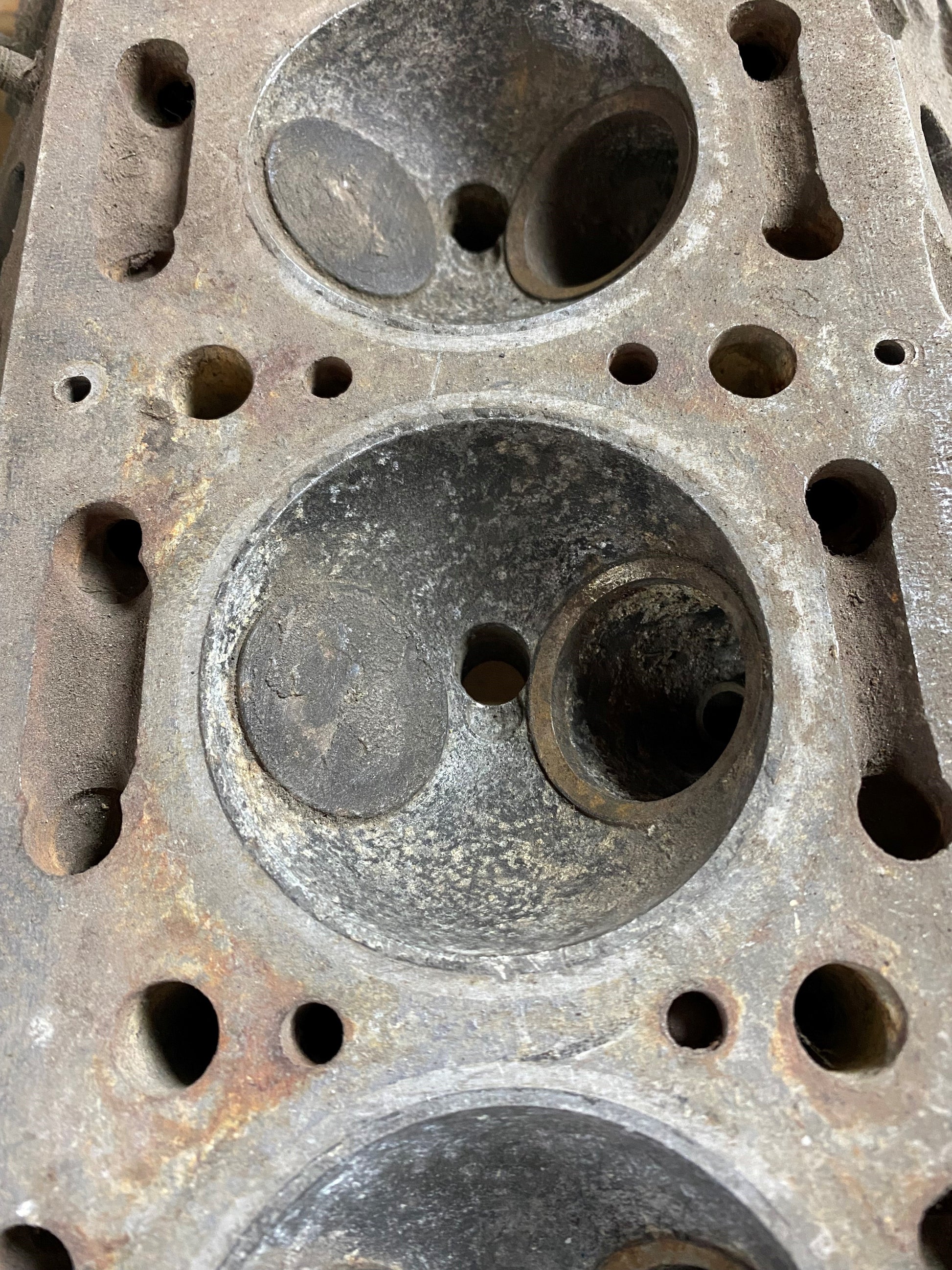 80539 USED 2600 CYLINDER HEAD