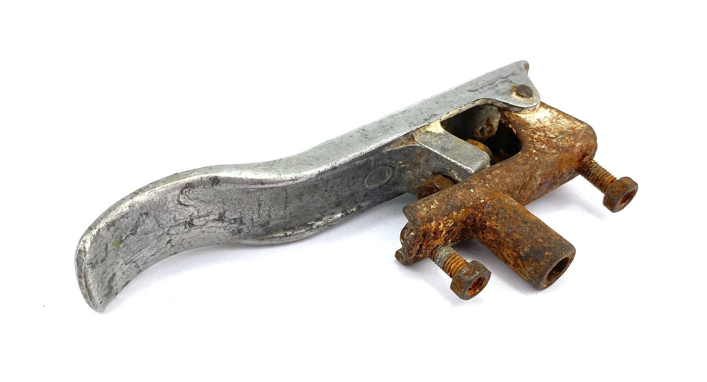 81095 USED BONNET / HOOD RELEASE LEVER