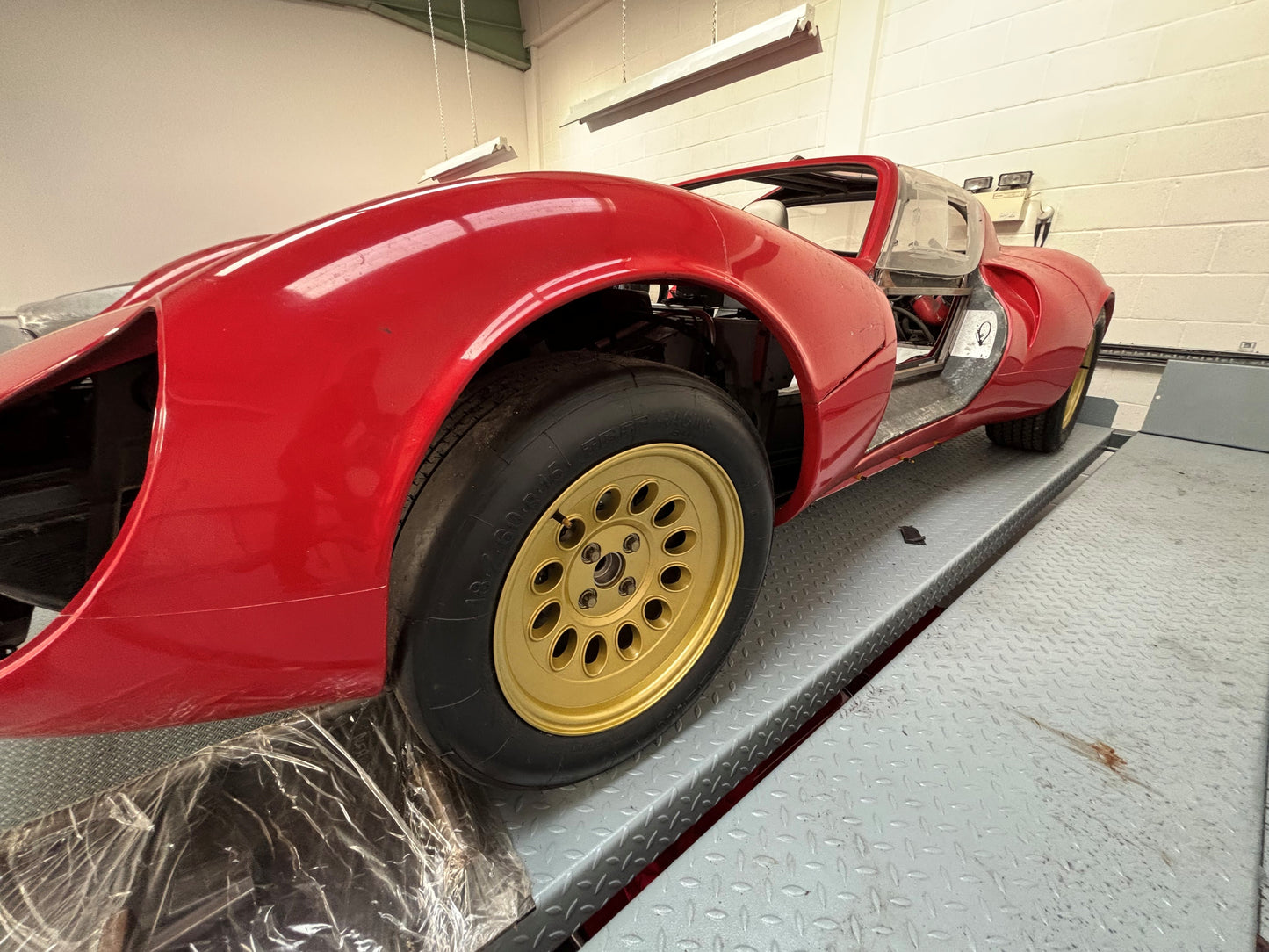 33 STRADALE BODY SET MOUNTED ON VX220 - £39,500