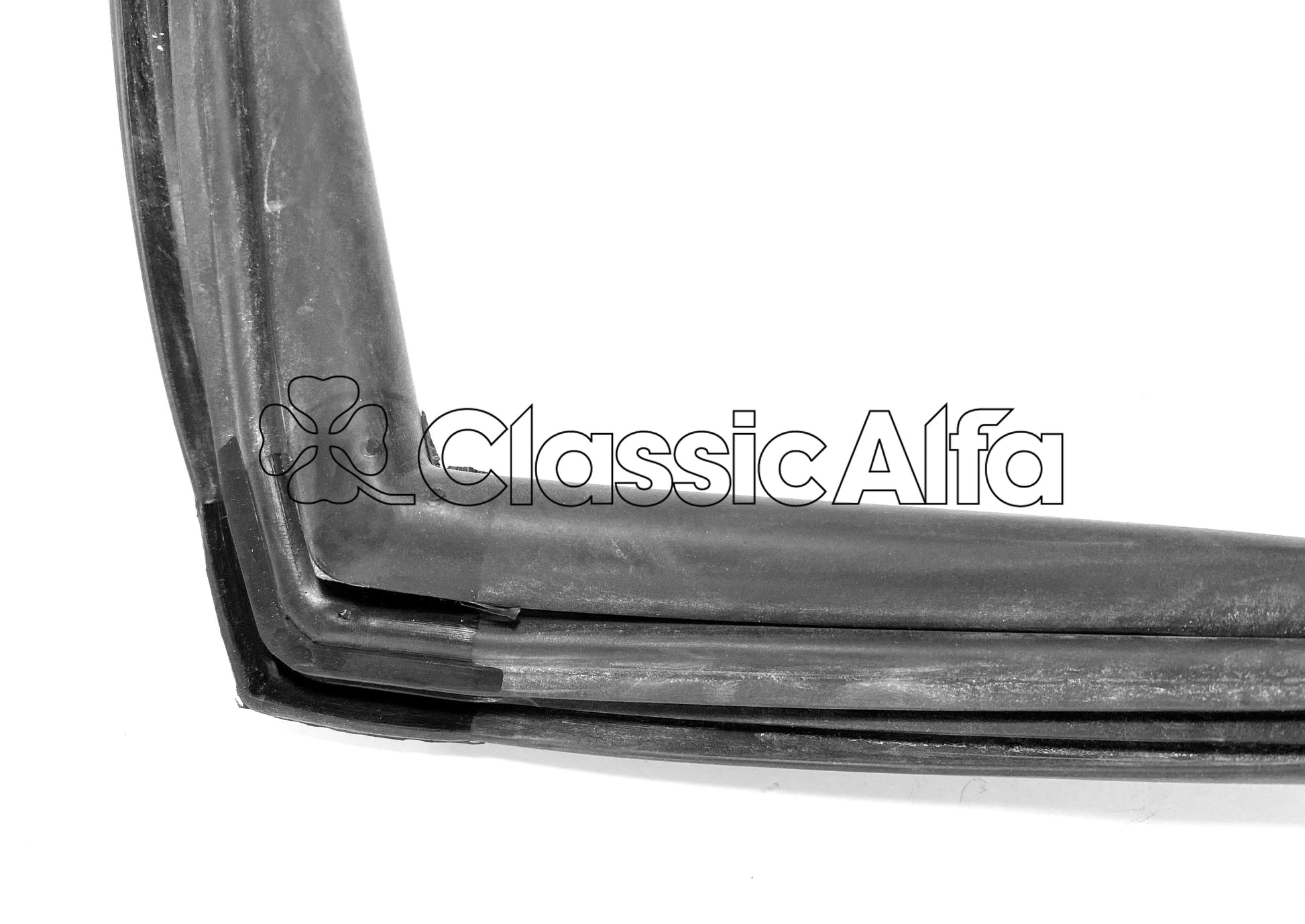 D0397 FRONT SCREEN SEAL WITH INSERT ALFETTA GTV
