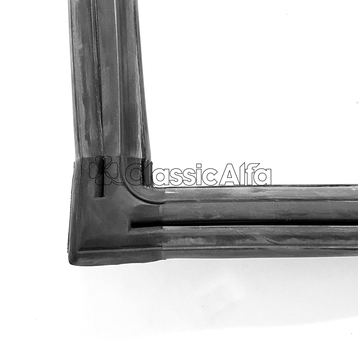 D0399 REAR SCREEN SEAL WITH INSERT ALFETTA GTV