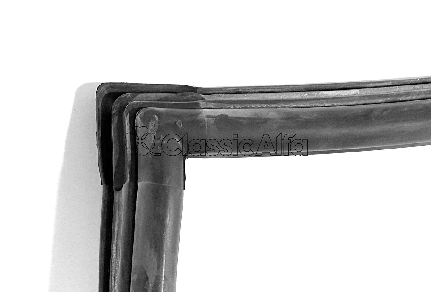 D0399 REAR SCREEN SEAL WITH INSERT ALFETTA GTV
