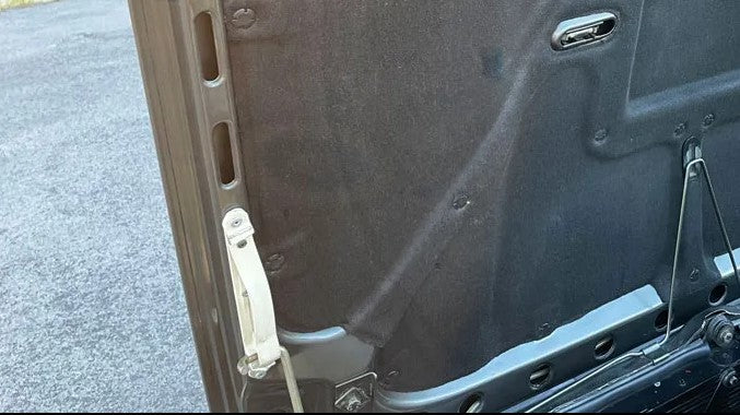 D0426 GT 116 BONNET SUPPORT BRACKET