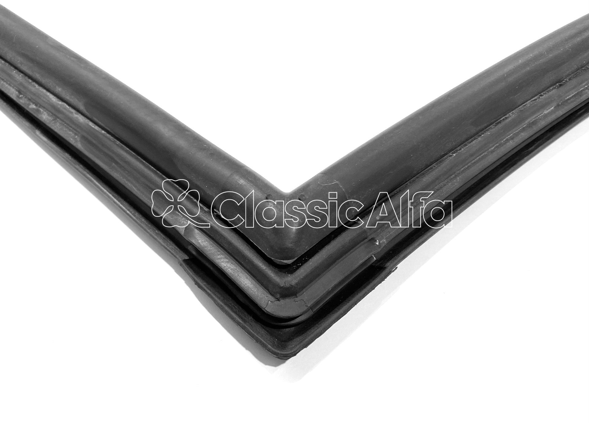 D0469 ALFETTA SALOON REAR WINDSCREEN RUBBER WITH INSERT  