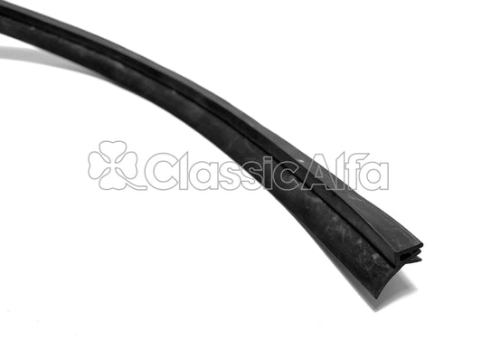 D0476 DOOR SEAL ON DOOR ALFETTA SALOON 