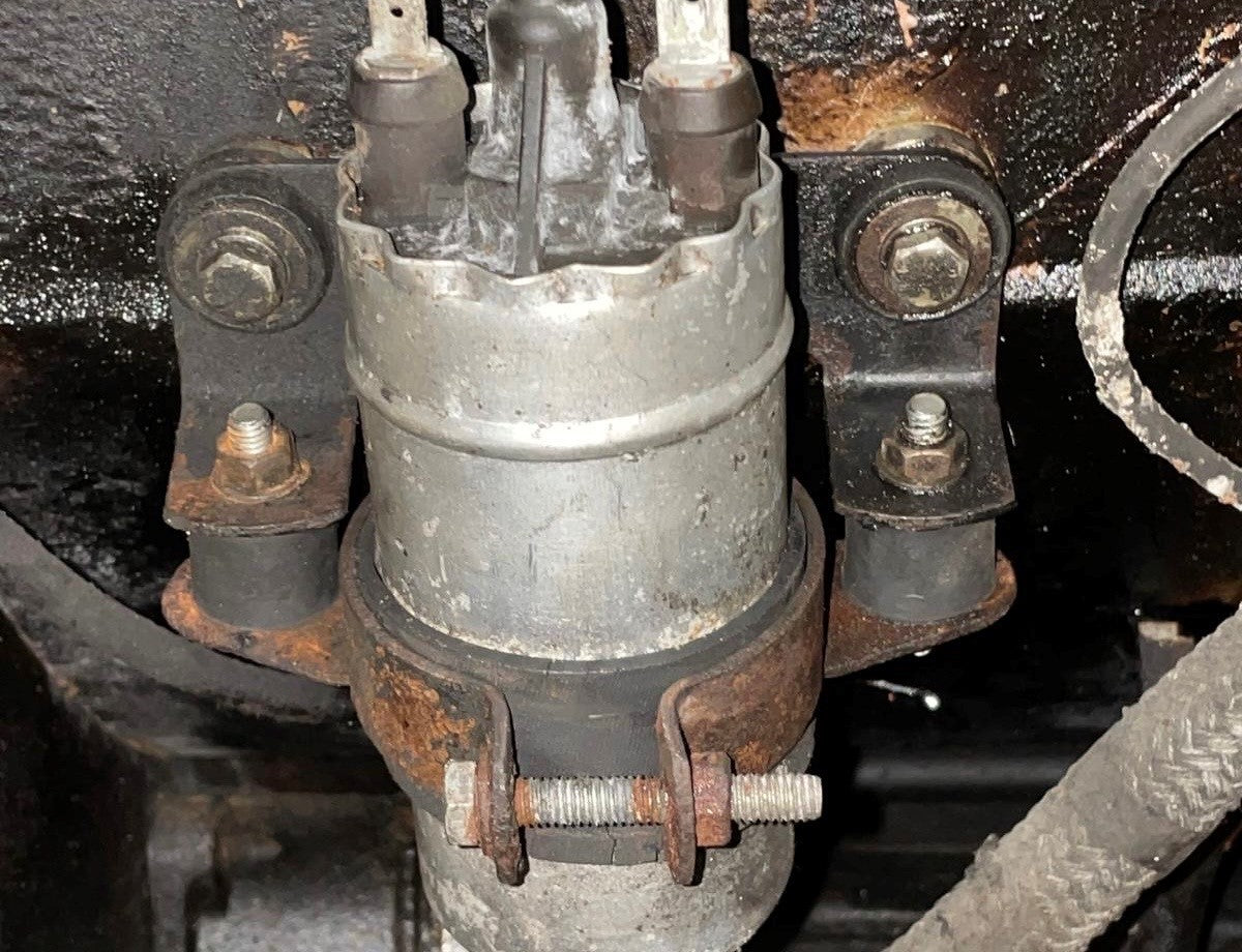 D0487 ELECTRIC FUEL PUMP SUPPORT MOUNT INJECTION MODELS &  AIR BOX MOUNT FOR 75