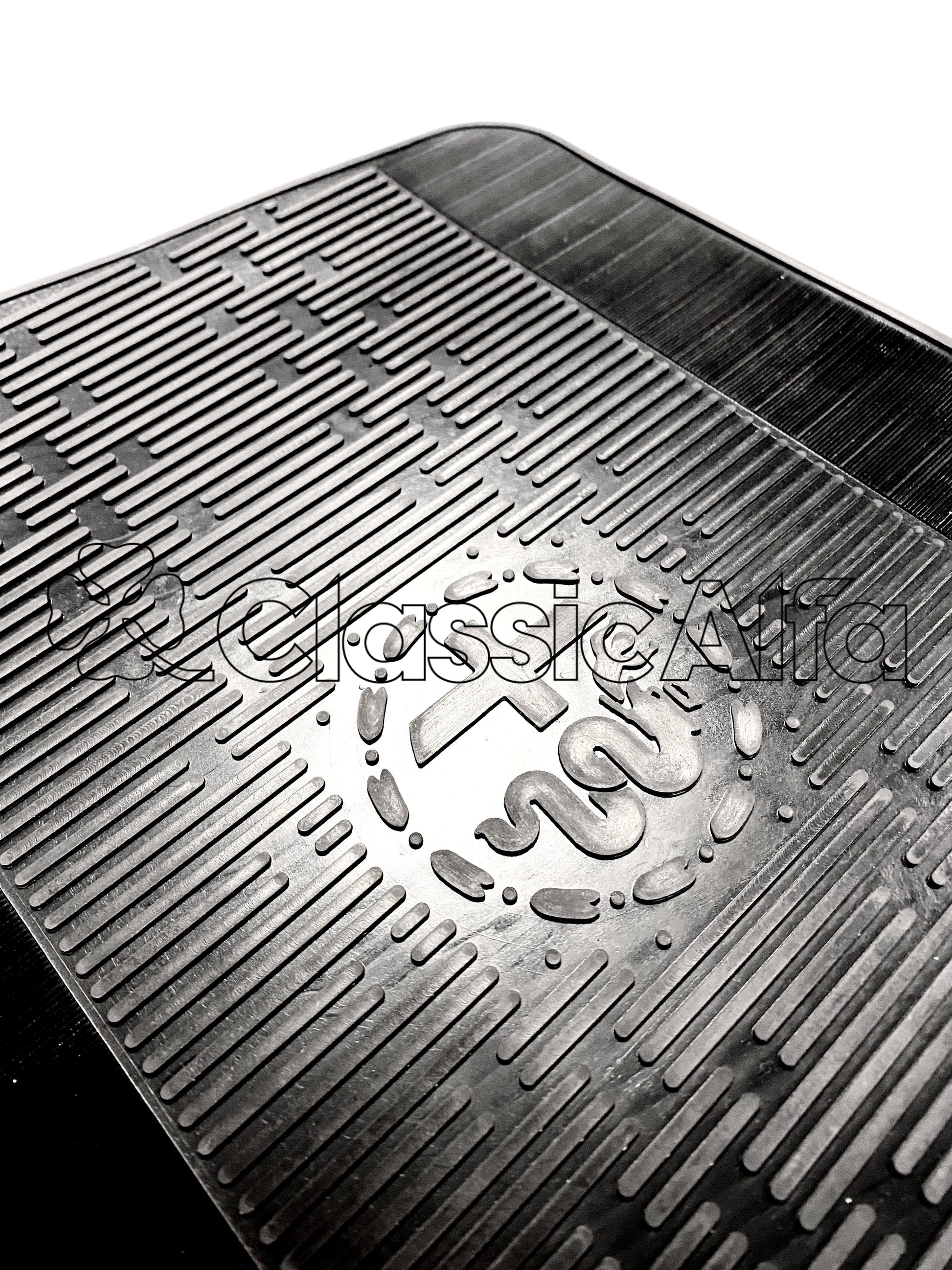 IN056/2 PAIR OF FRONT HEEL MATS FOR SPRINT GTV / 1750GTV