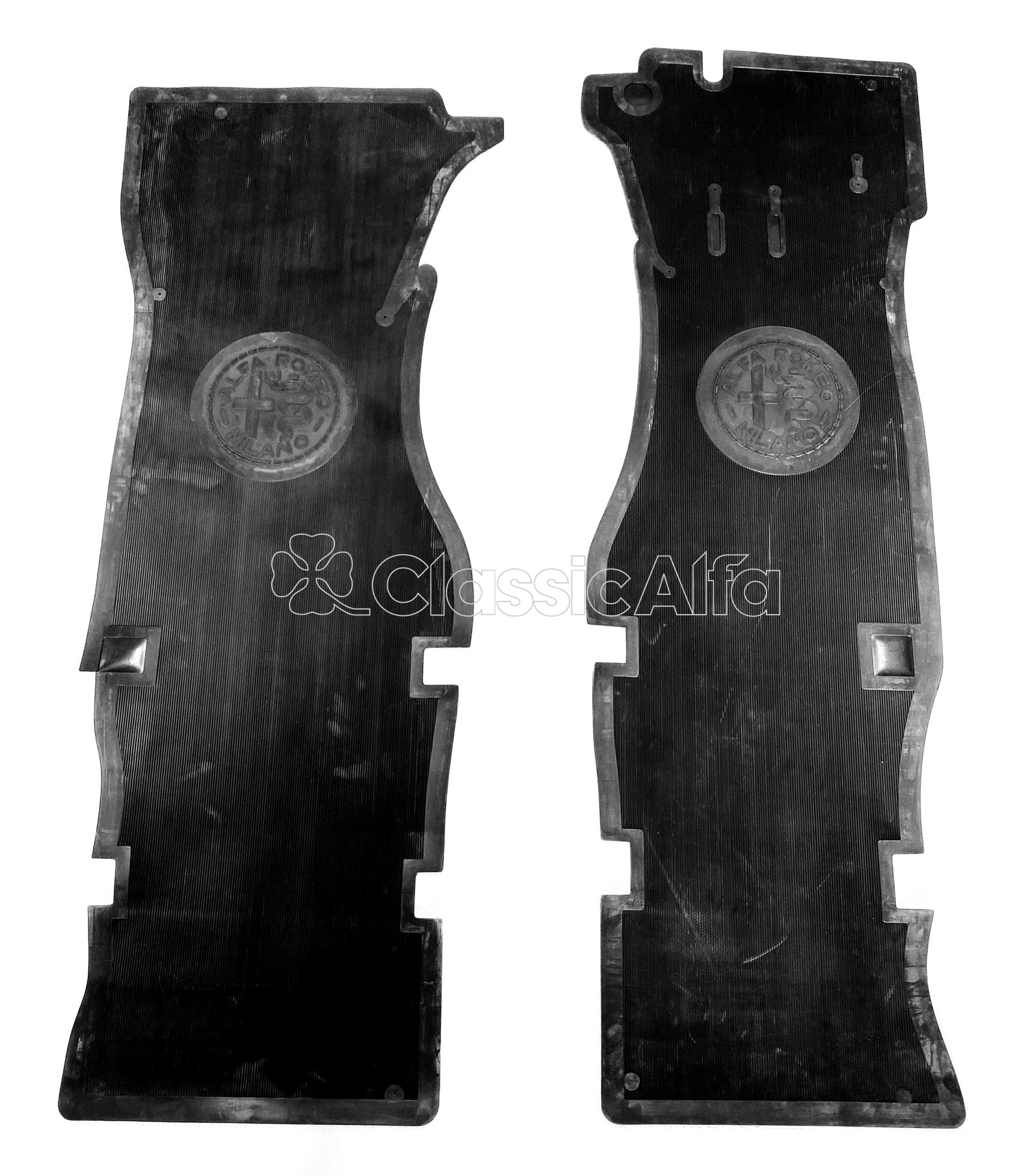 IN058 PAIR OF RUBBER FLOOR MATS FOR RHD GT JUNIOR 1966-73
