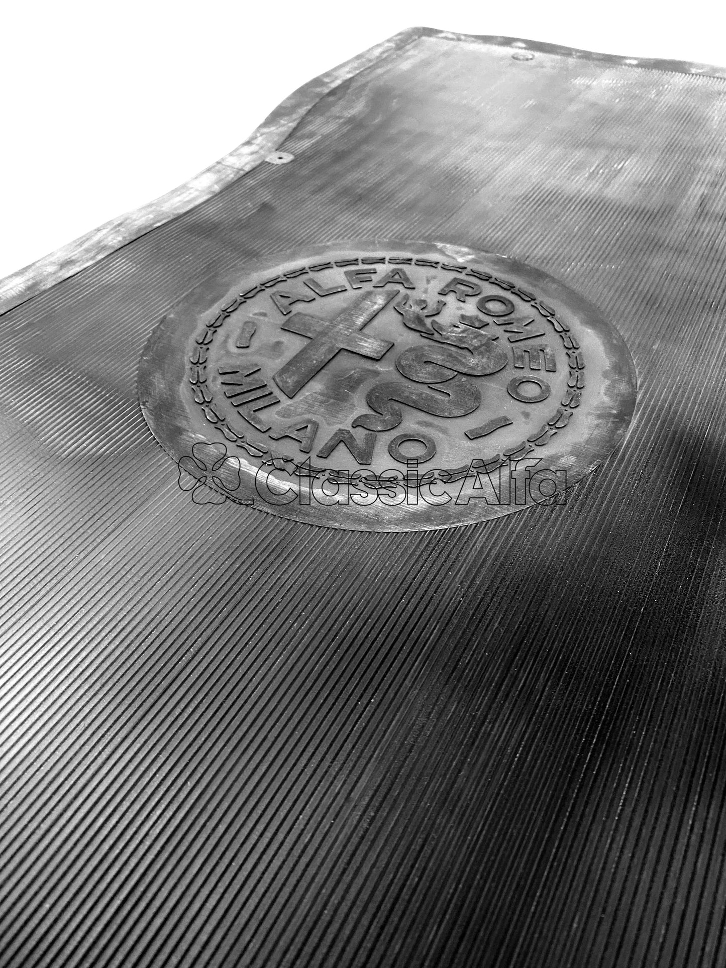 IN058 PAIR OF RUBBER FLOOR MATS FOR RHD GT JUNIOR 1966-73