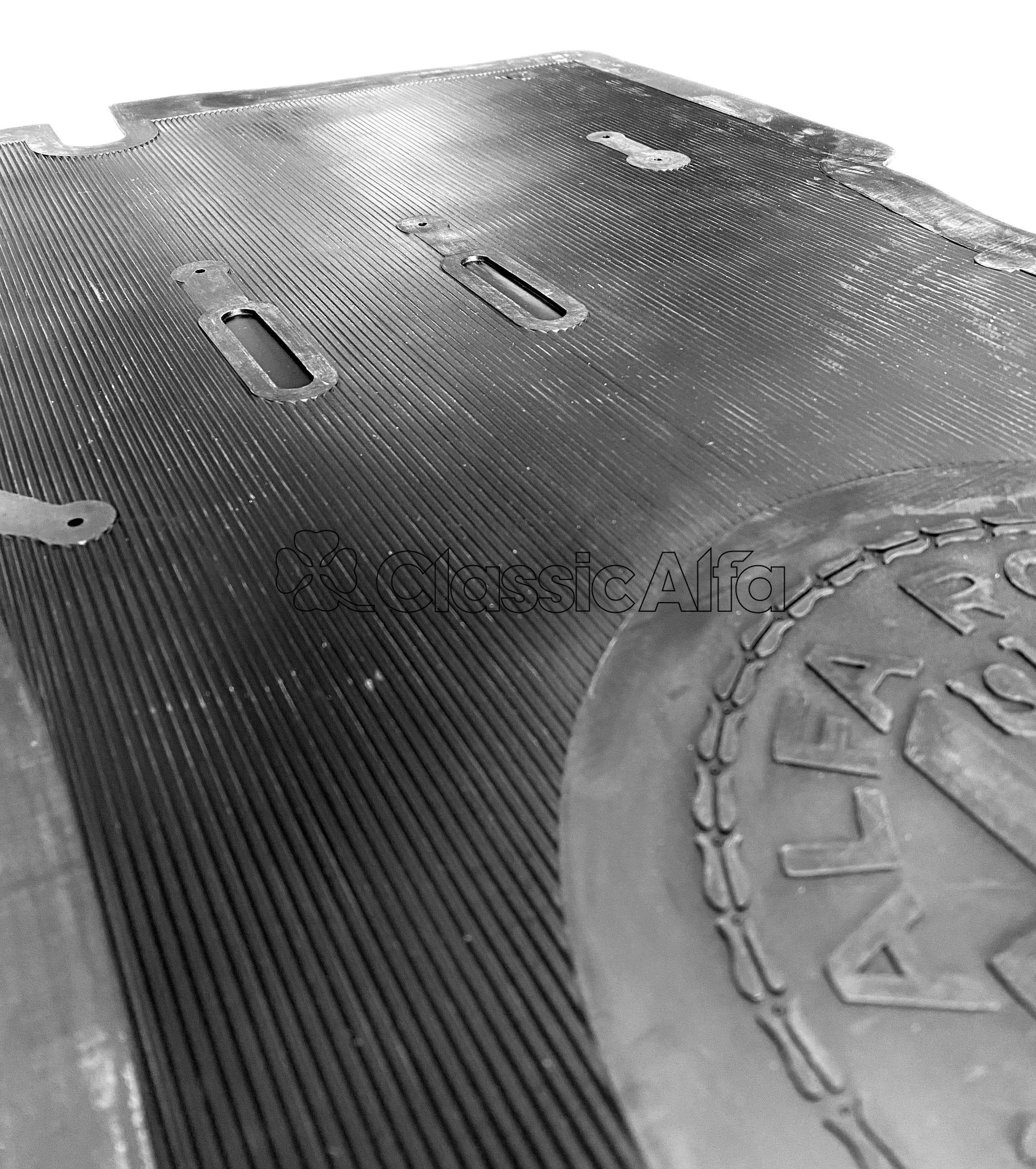 IN058 PAIR OF RUBBER FLOOR MATS FOR RHD GT JUNIOR 1966-73