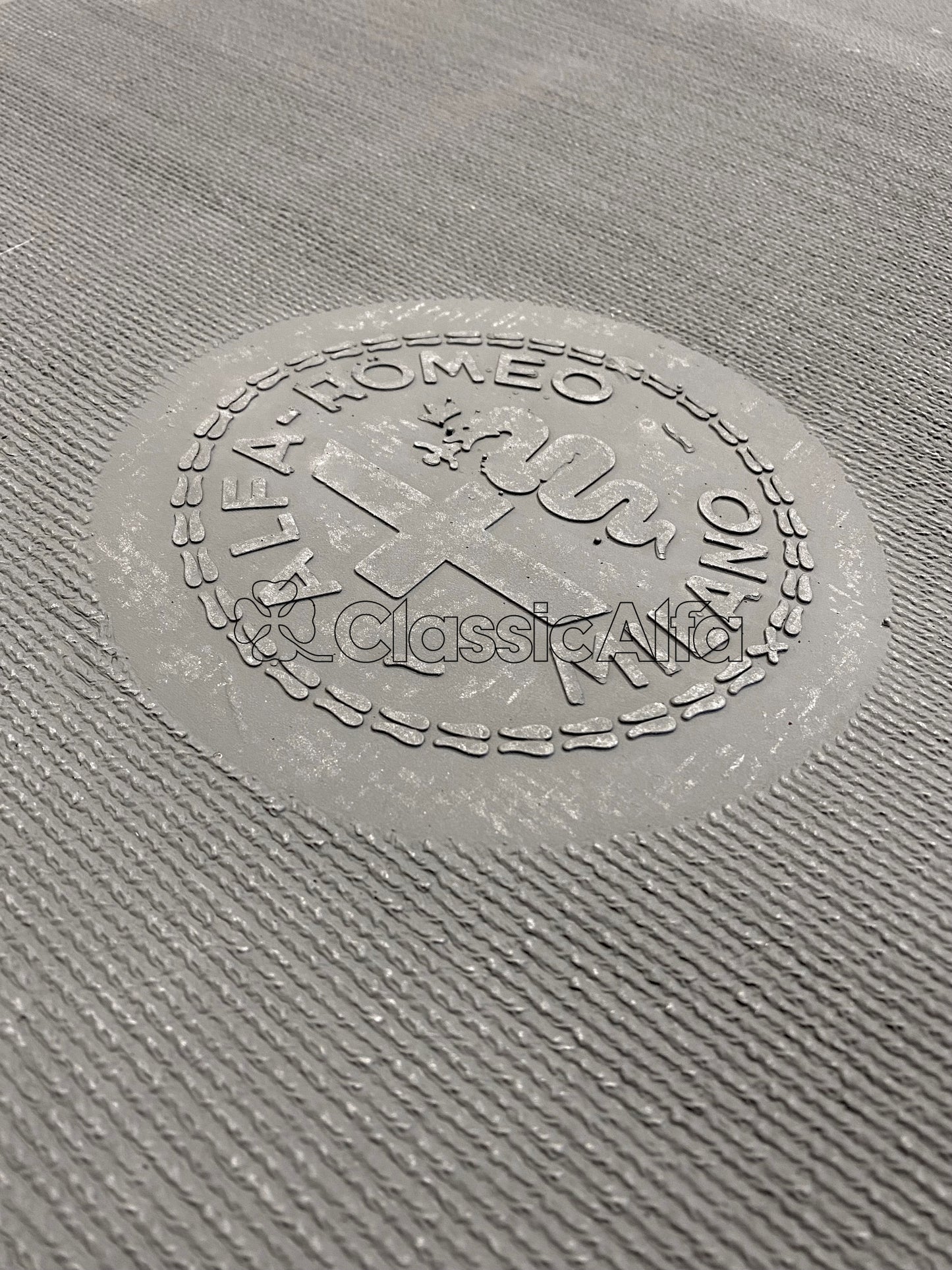 IN060/1 GT BOOT/TRUNK RUBBER MAT SET - DARK GREY