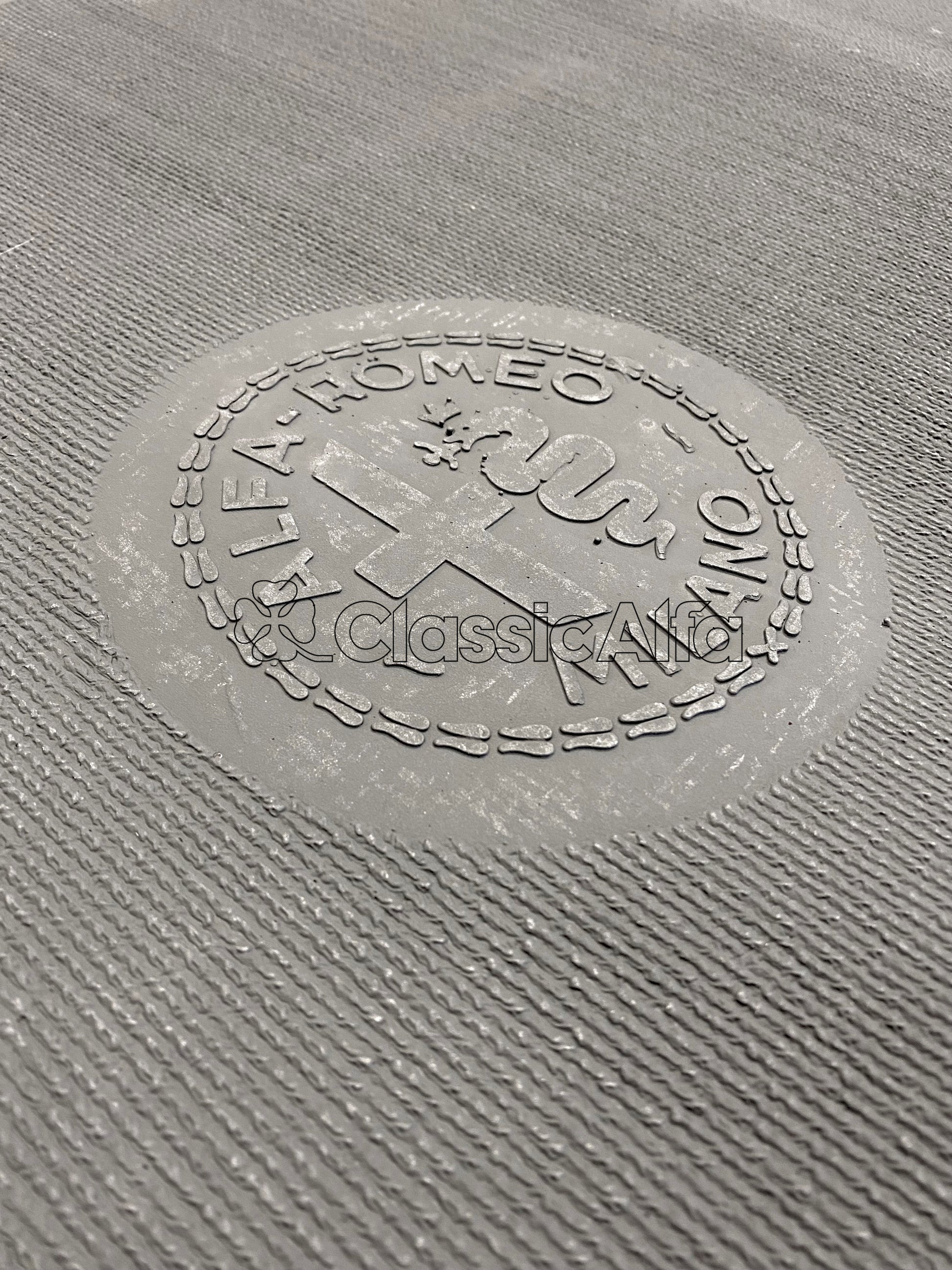 IN060/1 GT BOOT/TRUNK RUBBER MAT SET - DARK GREY