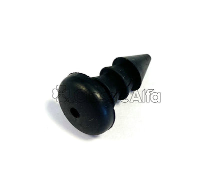 IN146 RUBBER CLIP FOR SPIDER BOOT MATS 1966-78