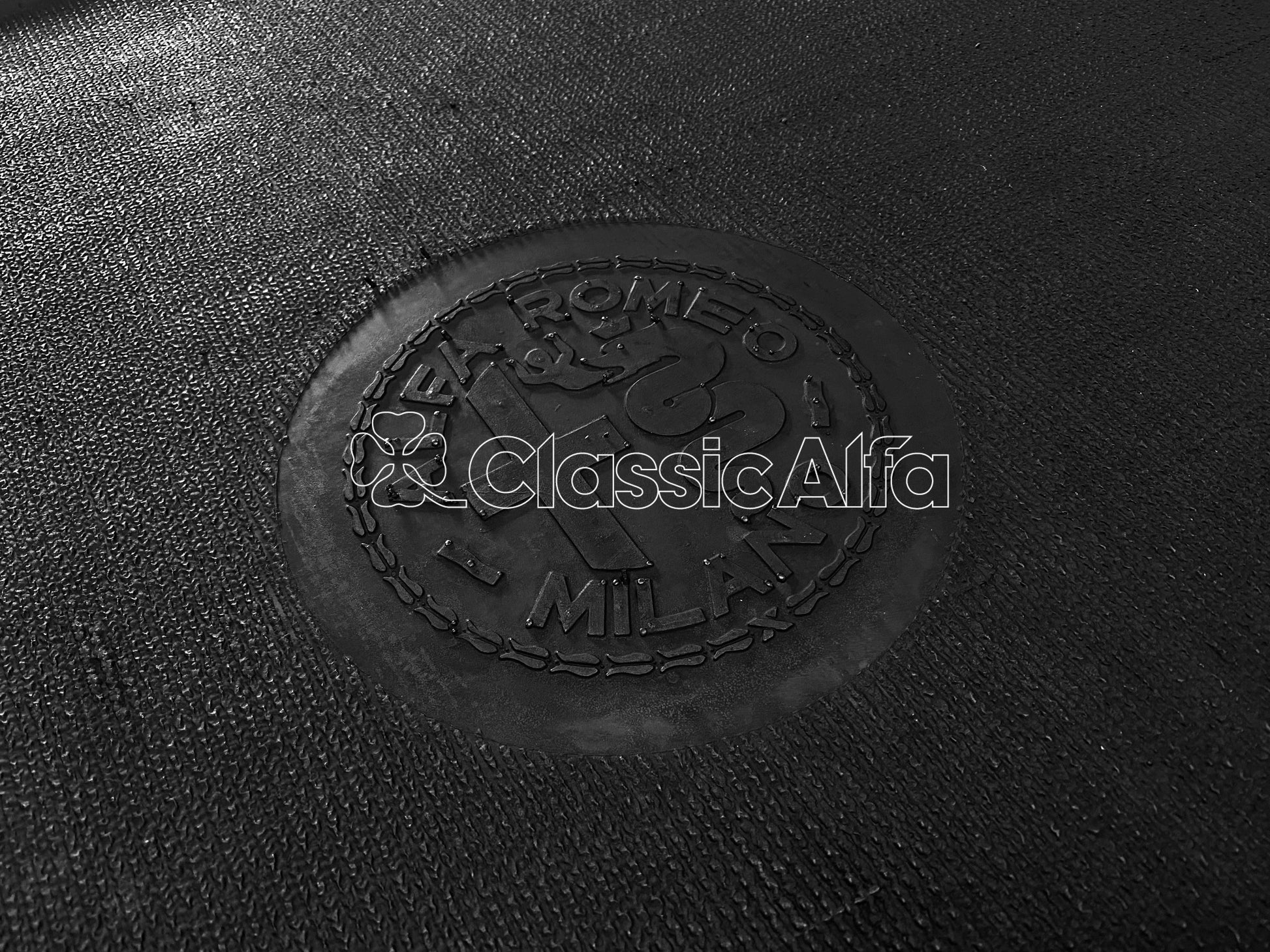 IN202 GIULIA SUPER MAIN BOOT RUBBER MAT BLACK