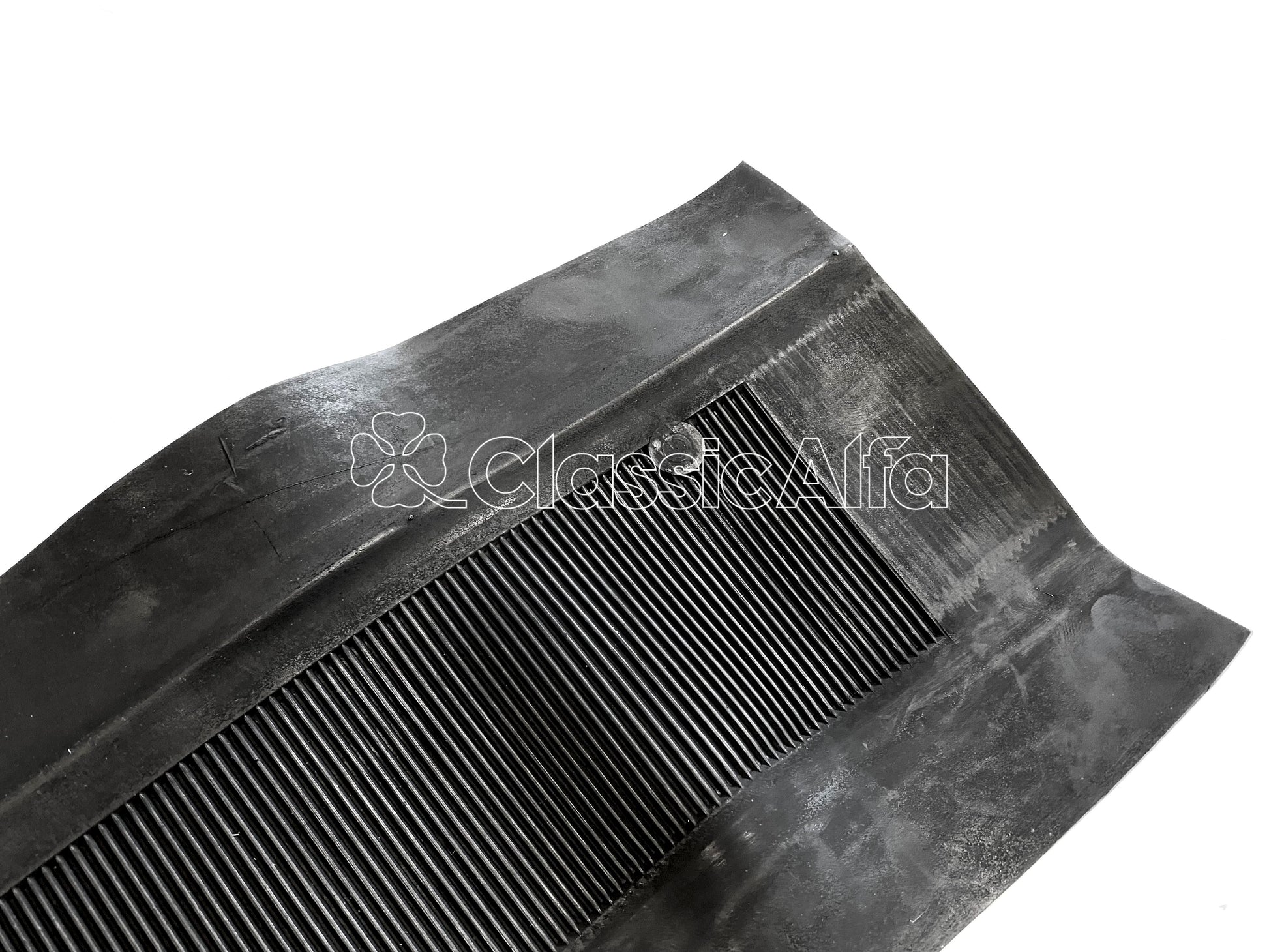 IN219  ROUNDTAIL BOOT MAT BEHIND REAR LIGHTS