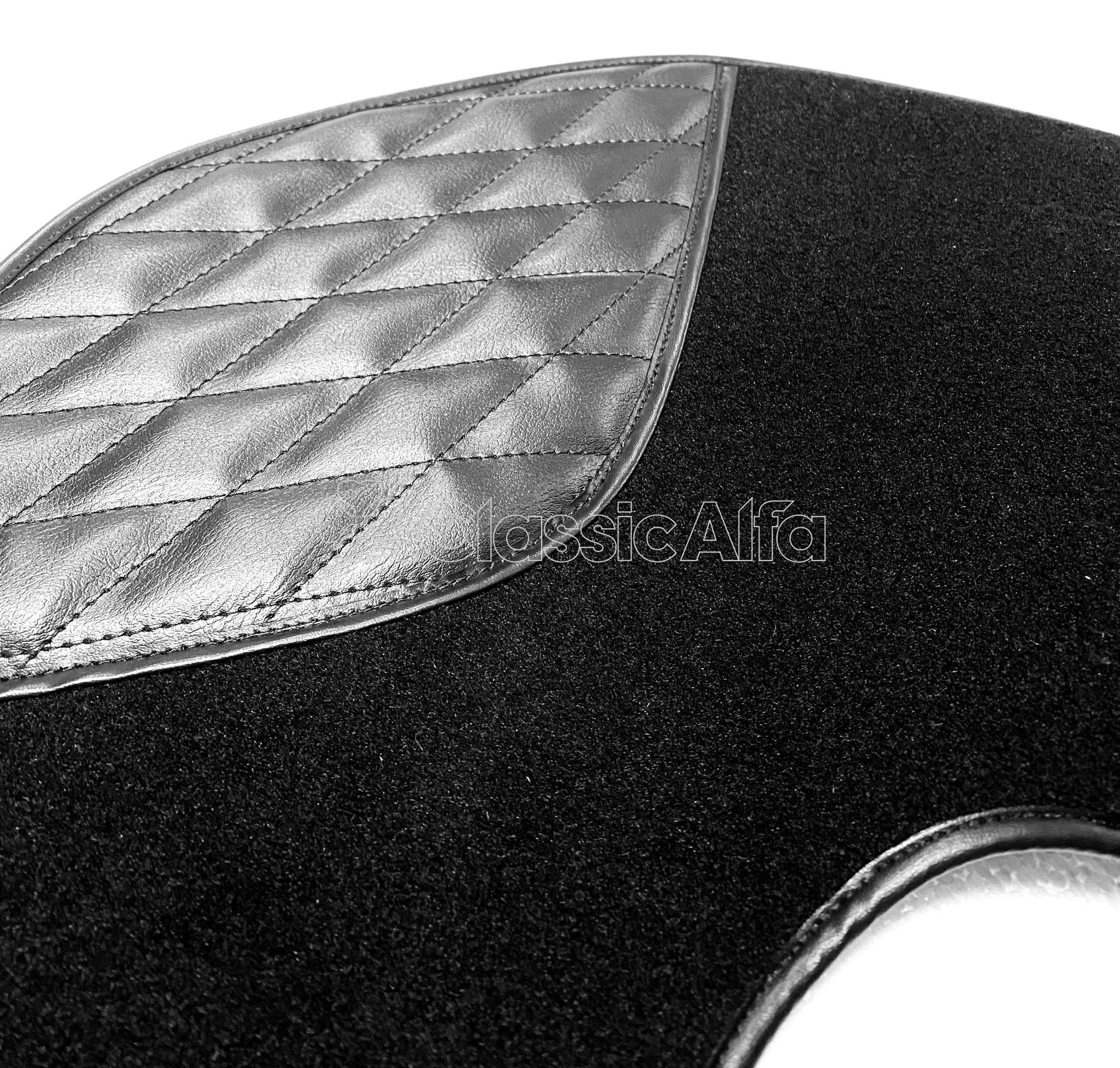 IN 297 PREMIUM BLACK LHD CARPET SET FOR SPIDER ROUNDTAIL  1966-69