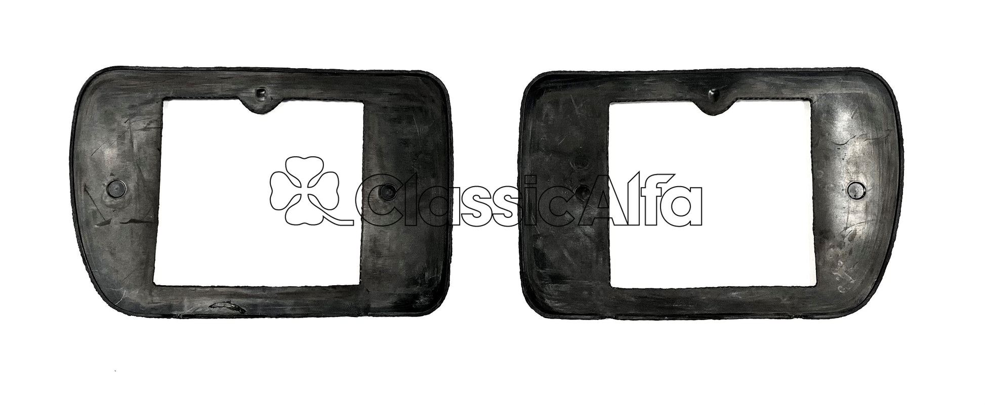 LT021 REAR LIGHT SEAL - PAIR - 1300-1750 GT/GTV