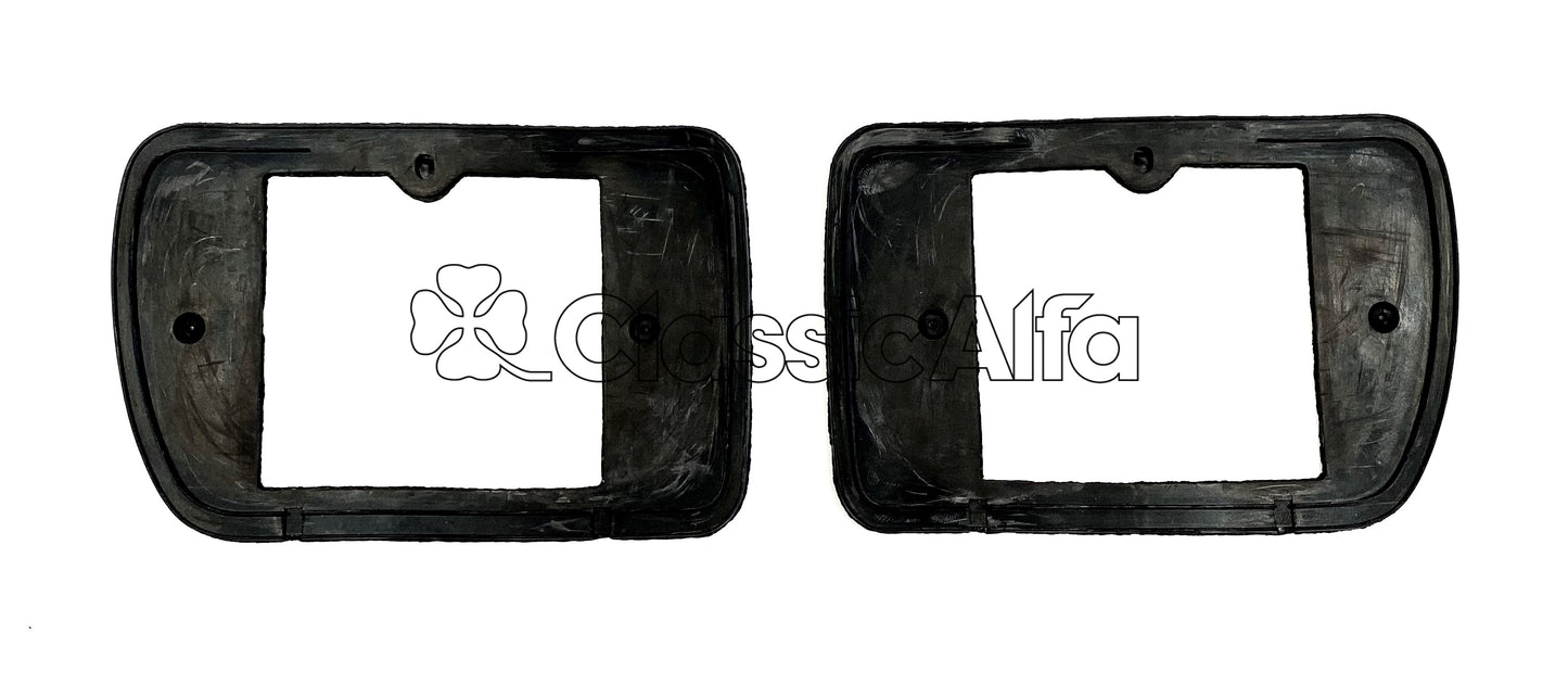 LT021 REAR LIGHT SEAL - PAIR - 1300-1750 GT/GTV