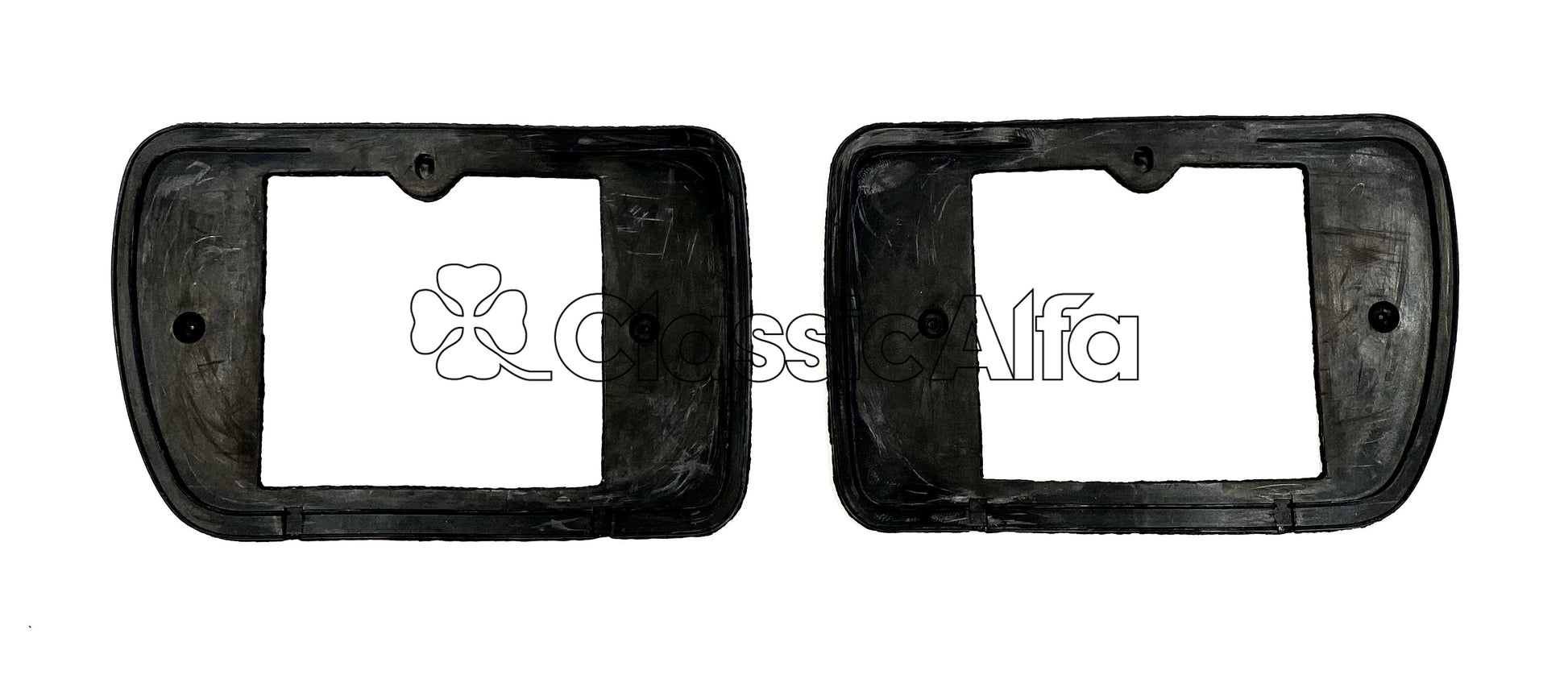 LT021 REAR LIGHT SEAL - PAIR - 1300-1750 GT/GTV