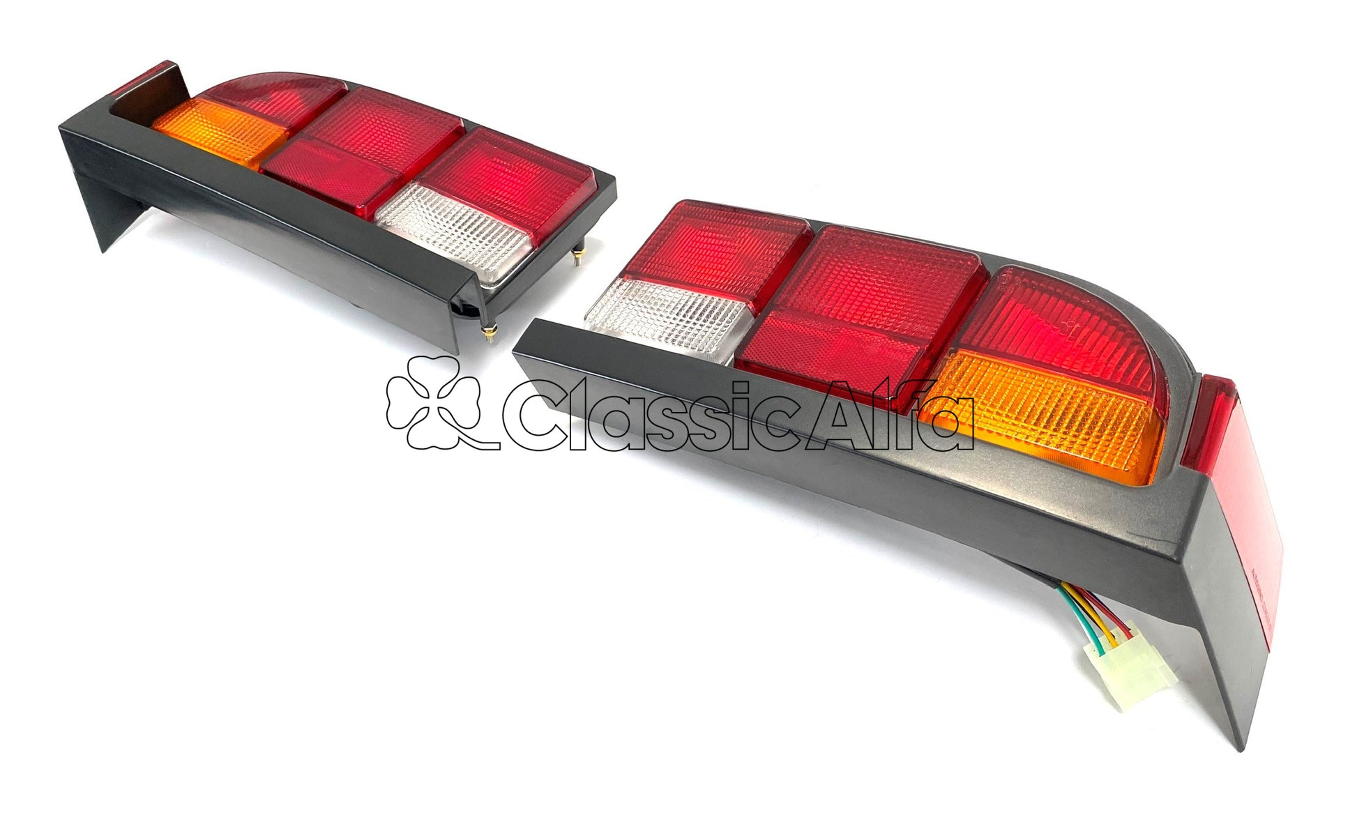 LT048 PAIR SPIDER SERIES 3 1984-89 REAR LIGHT UNITS 