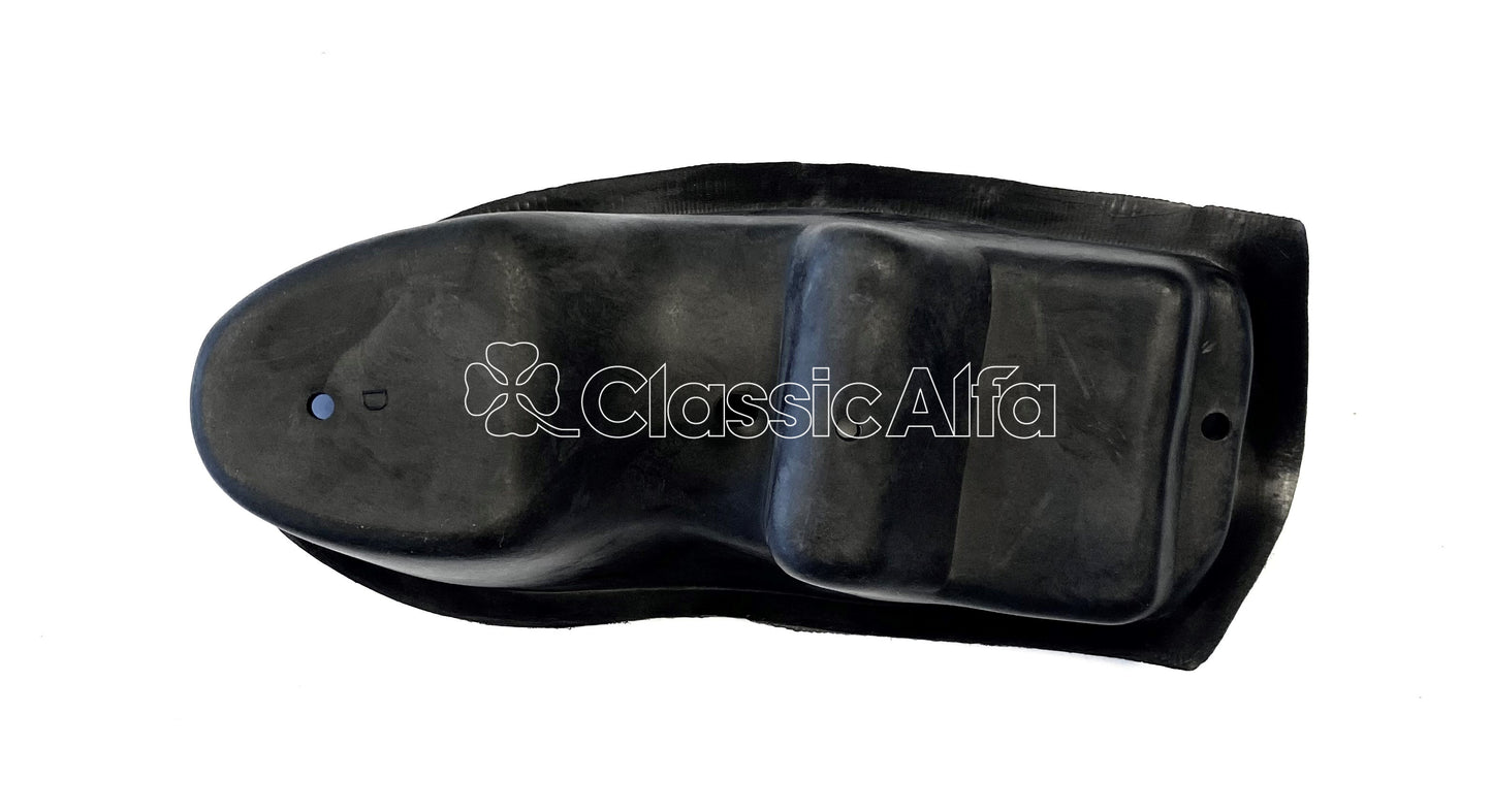LT059/2 ROUNDTAIL SPIDER 1966-70 REAR LIGHT BACKING SEAL LEFT