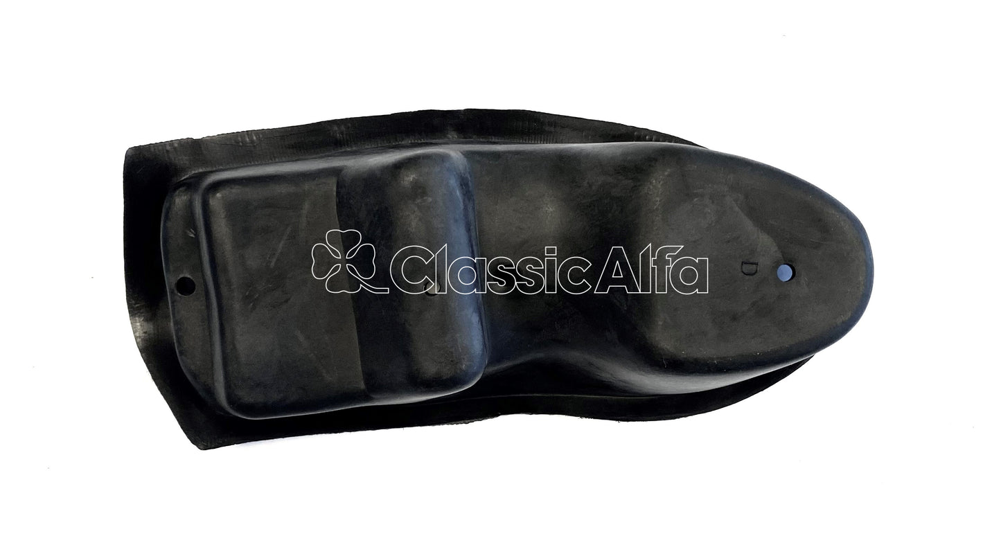 LT059/3 ROUNDTAIL SPIDER 1966-70 REAR LIGHT BACKING SEAL RIGHT