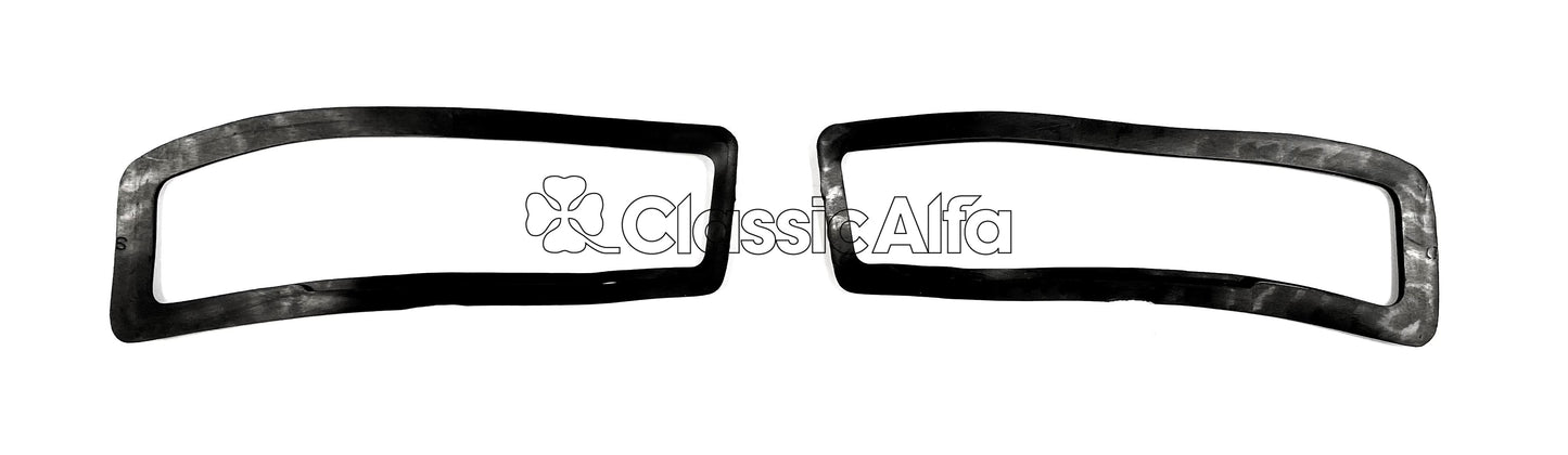 LT076 PAIR OF SIDELIGHT TO BODY SEALS - GT/GTV 1970 ONWARDS