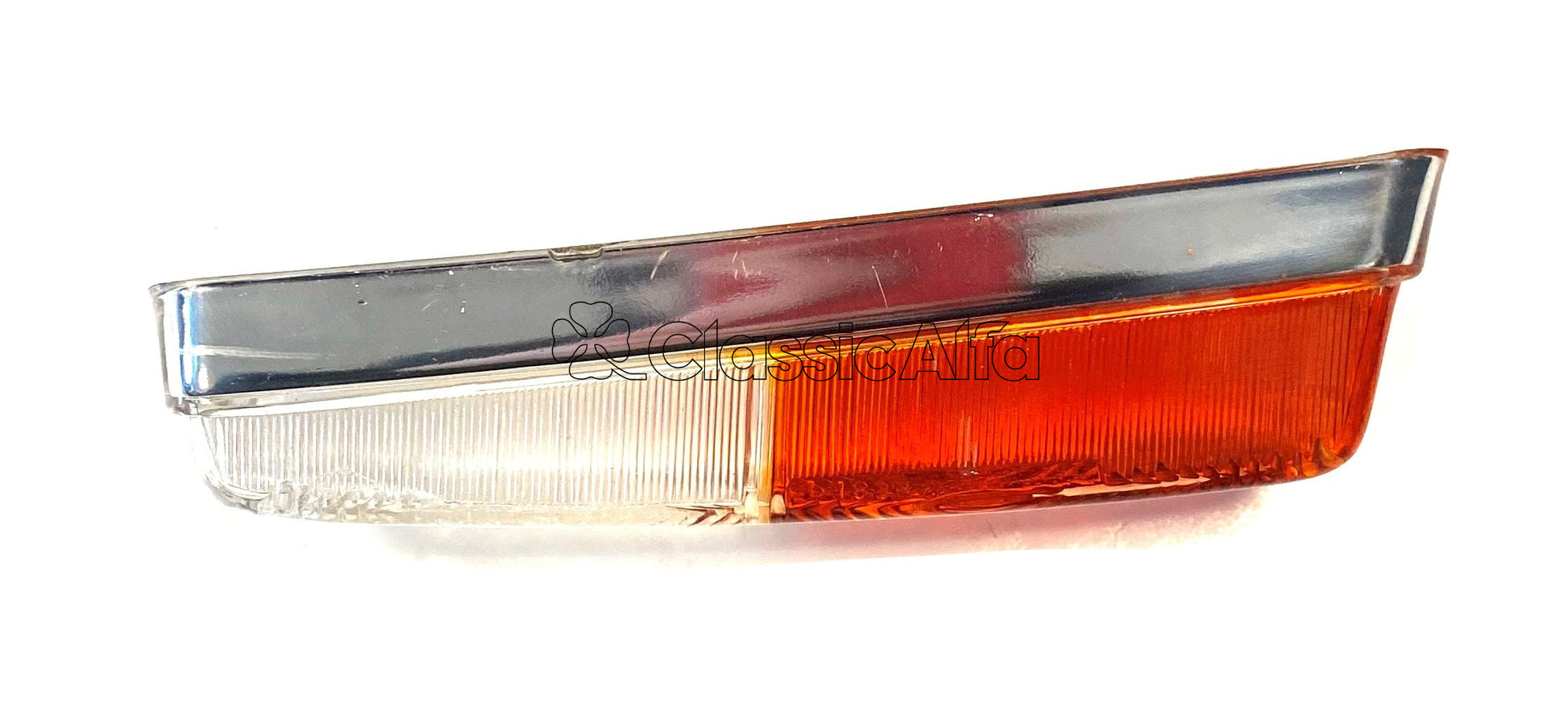 LT114/1 GIULIA SALOON ALTISSIMO STYLE ONE PIECE SIDELIGHT LENS - RIGHT SIDE