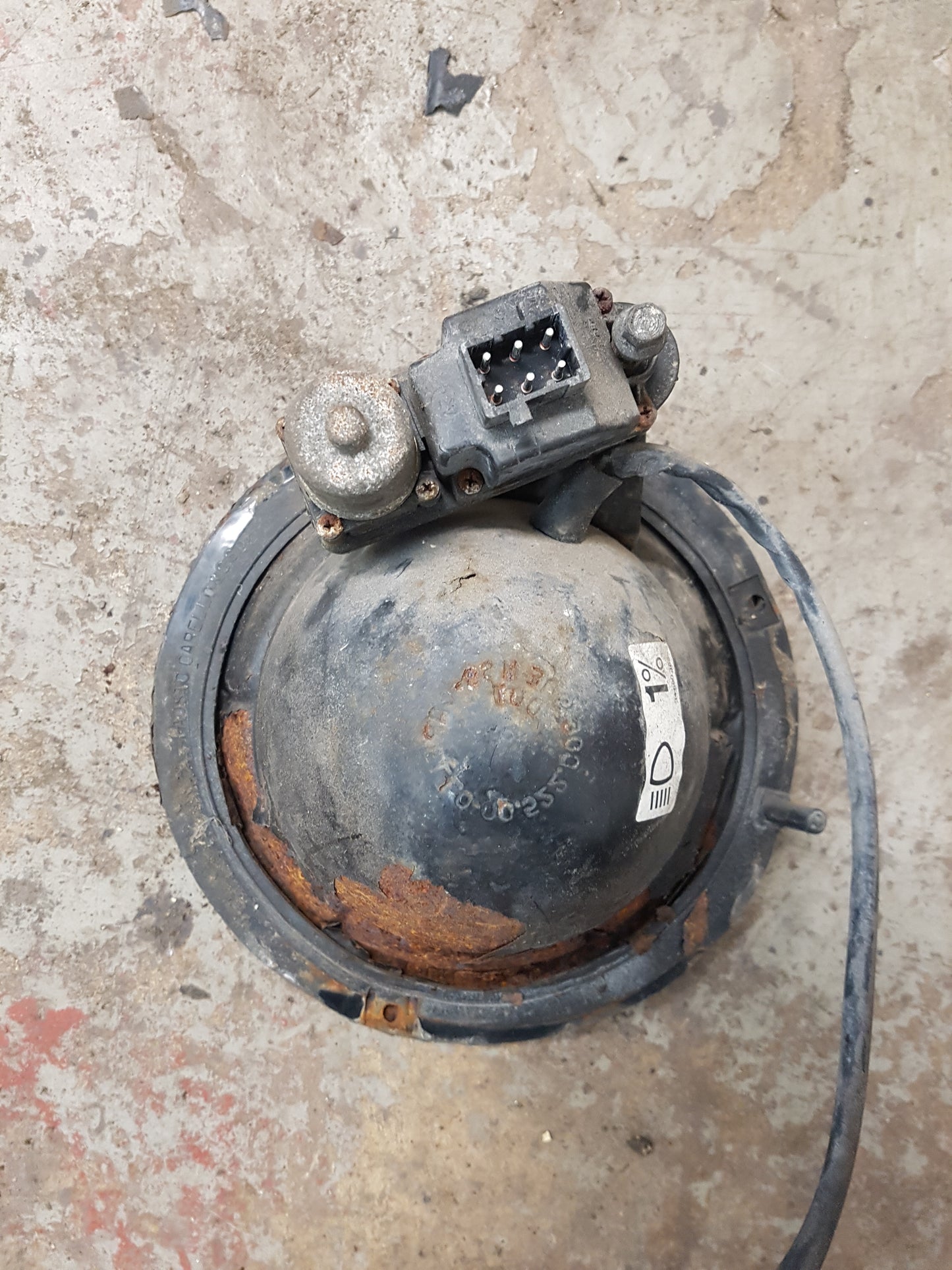 LT148 HEADLIGHT BOWL FOR S4 SPIDER 1990-93