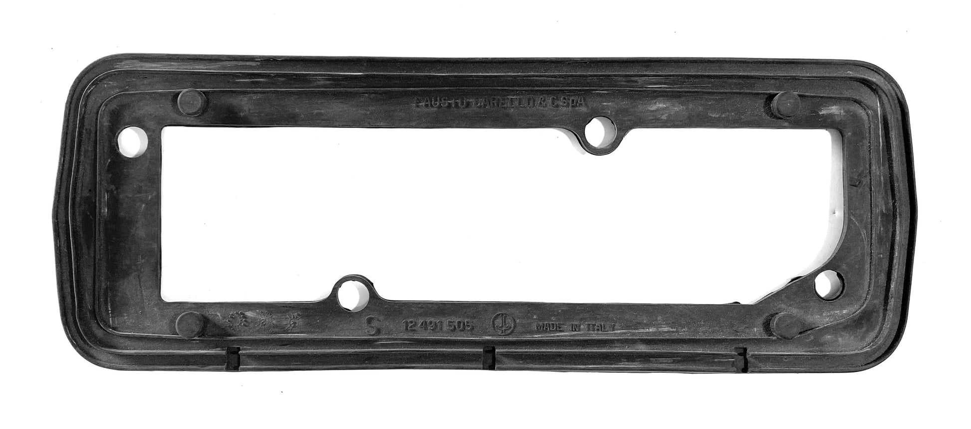 N0070 ORIGINAL CARELLO GIULIA SALOON REAR LIGHT SEAL - LEFT