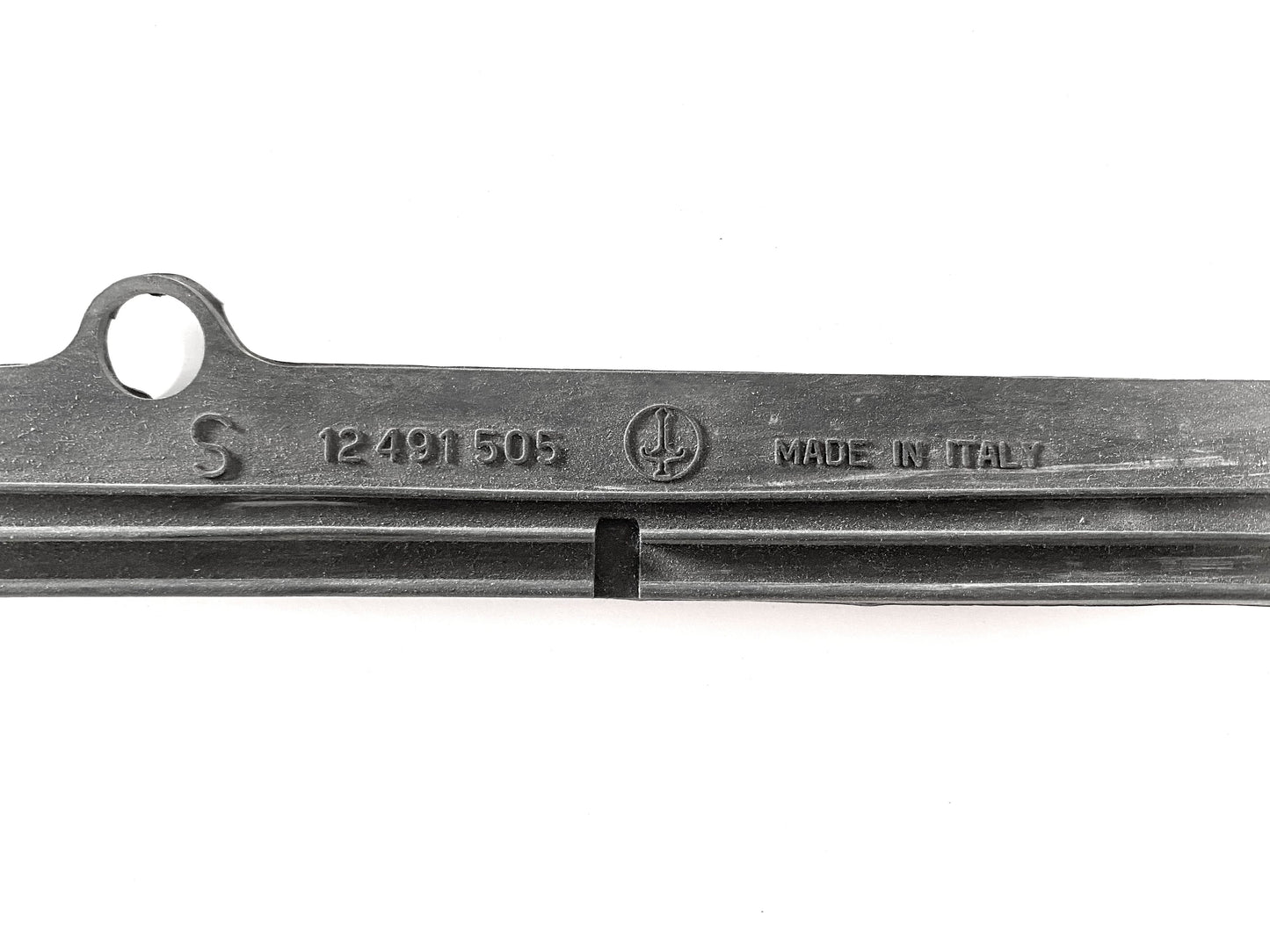 N0070 ORIGINAL CARELLO GIULIA SALOON REAR LIGHT SEAL - LEFT