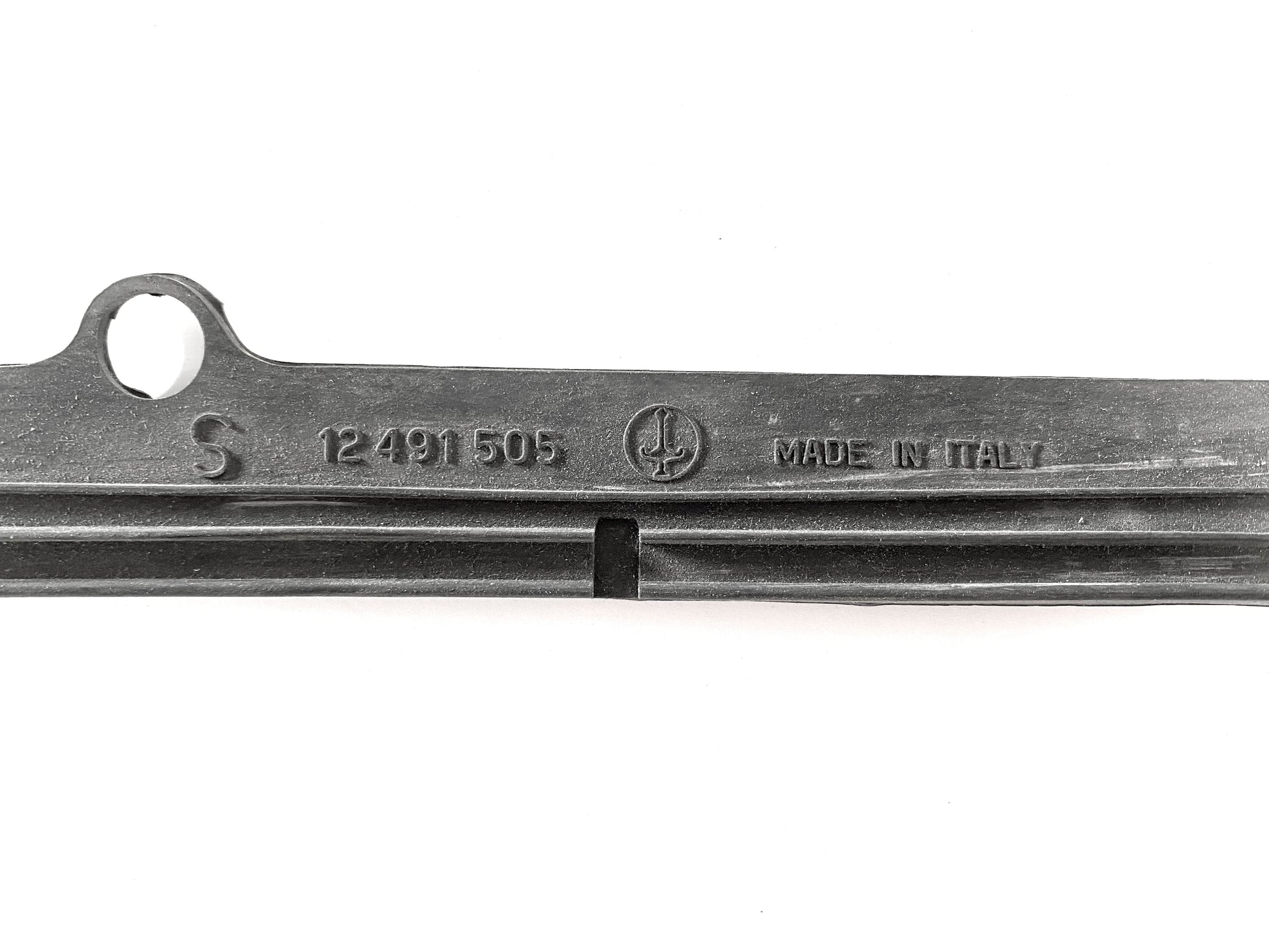 N0070 ORIGINAL CARELLO GIULIA SALOON REAR LIGHT SEAL - LEFT