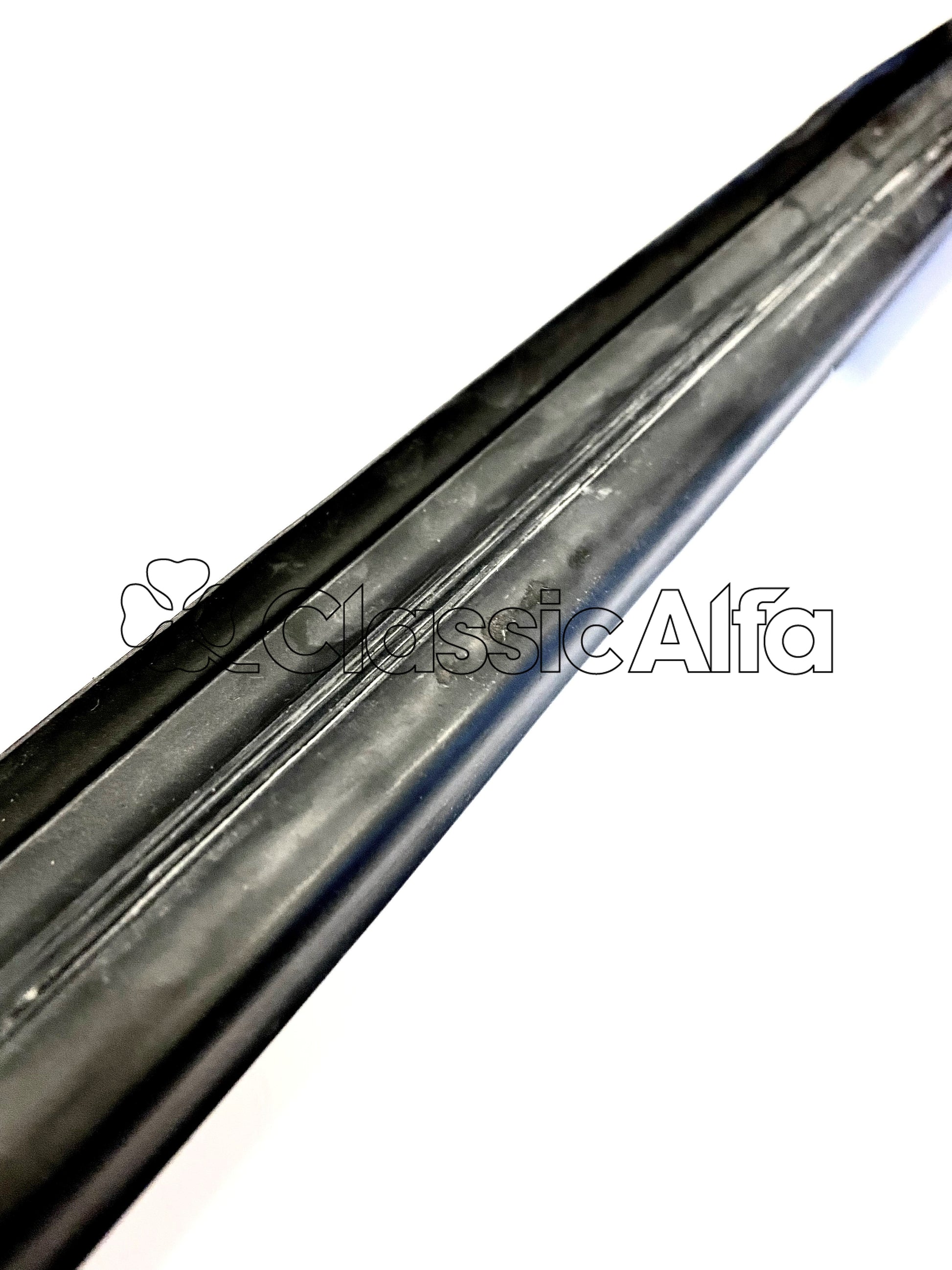 RB000 GT/GTV FRONT SCREEN SEAL