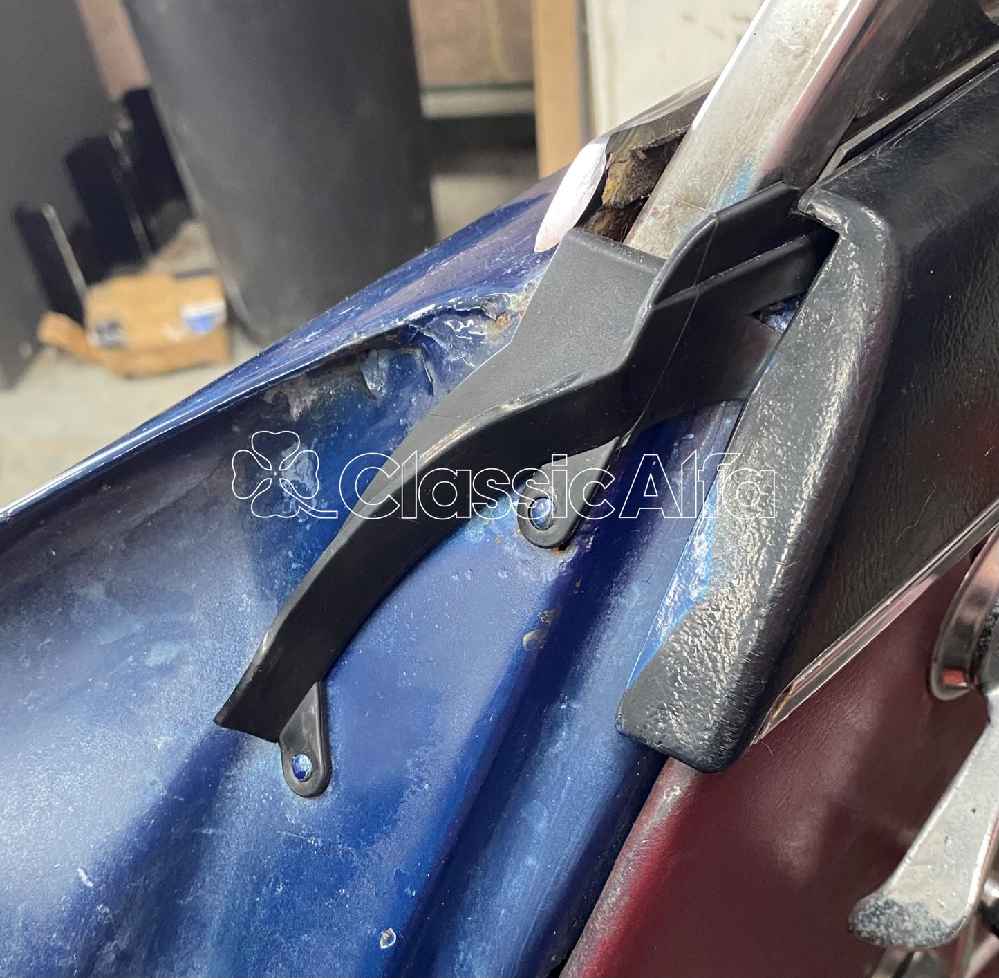 RB045/1 SPIDER SMALL FRONT OF DOOR SEAL - RIGHT