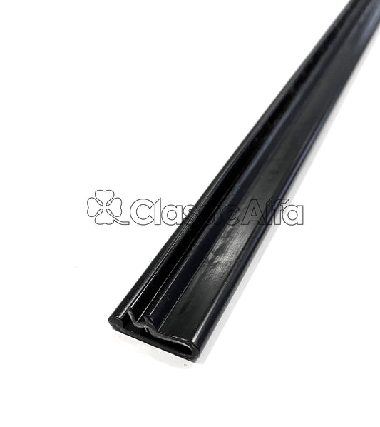 RB063/1 PLASTIC STRIP FOR TOP OF SPIDER DOOR (SERIES 3 & 4) - RIGHT